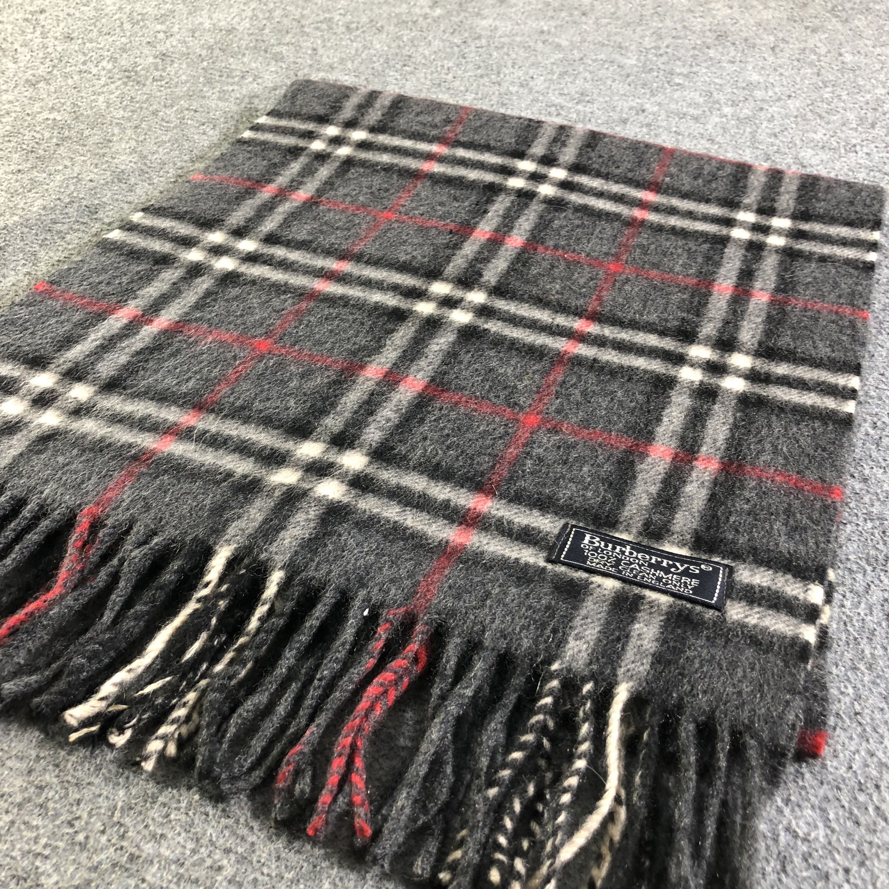 Burberry Burberrys Cashmere Scarf Muffler Neckwear V2606 Size ONE SIZE - 3 Thumbnail