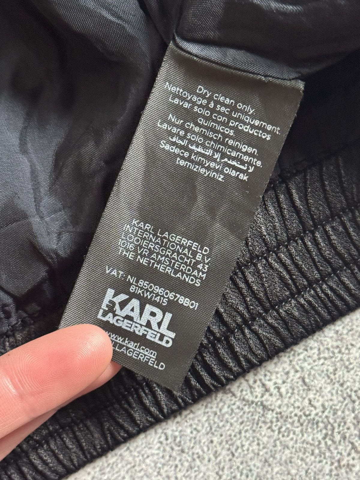 Karl Lagerfeld Karl Lagerfeld IT48/FR44/EU42 bomber zip jacket big logo Size L / US 10 / IT 46 - 10 Thumbnail