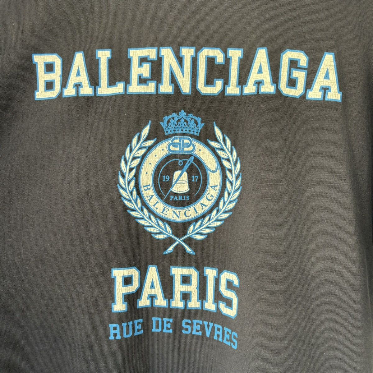 Balenciaga Balenciaga College Crest Tee Size Small fits XL Size US S / EU 44-46 / 1 - 3 Thumbnail