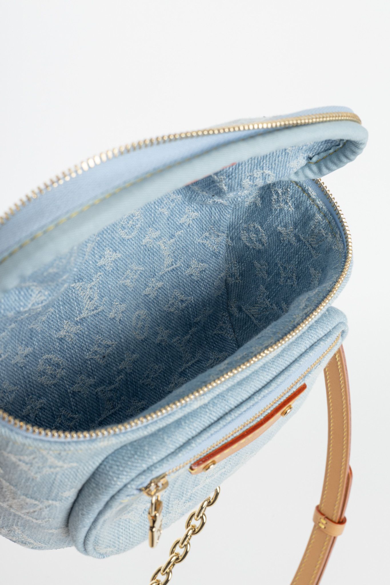 Louis Vuitton Louis Vuitton Sky Blue Monogram Denim Mini Bumbag Size ONE SIZE - 8 Thumbnail