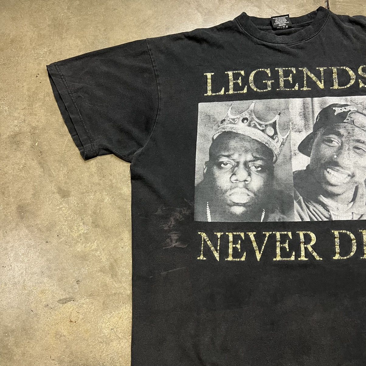 Rap Tees × Vintage Vintage Y2K Tupac Biggie Rap Tee Sun Faded Distressed Boxy Size US XXL / EU 58 / 5 - 5 Thumbnail