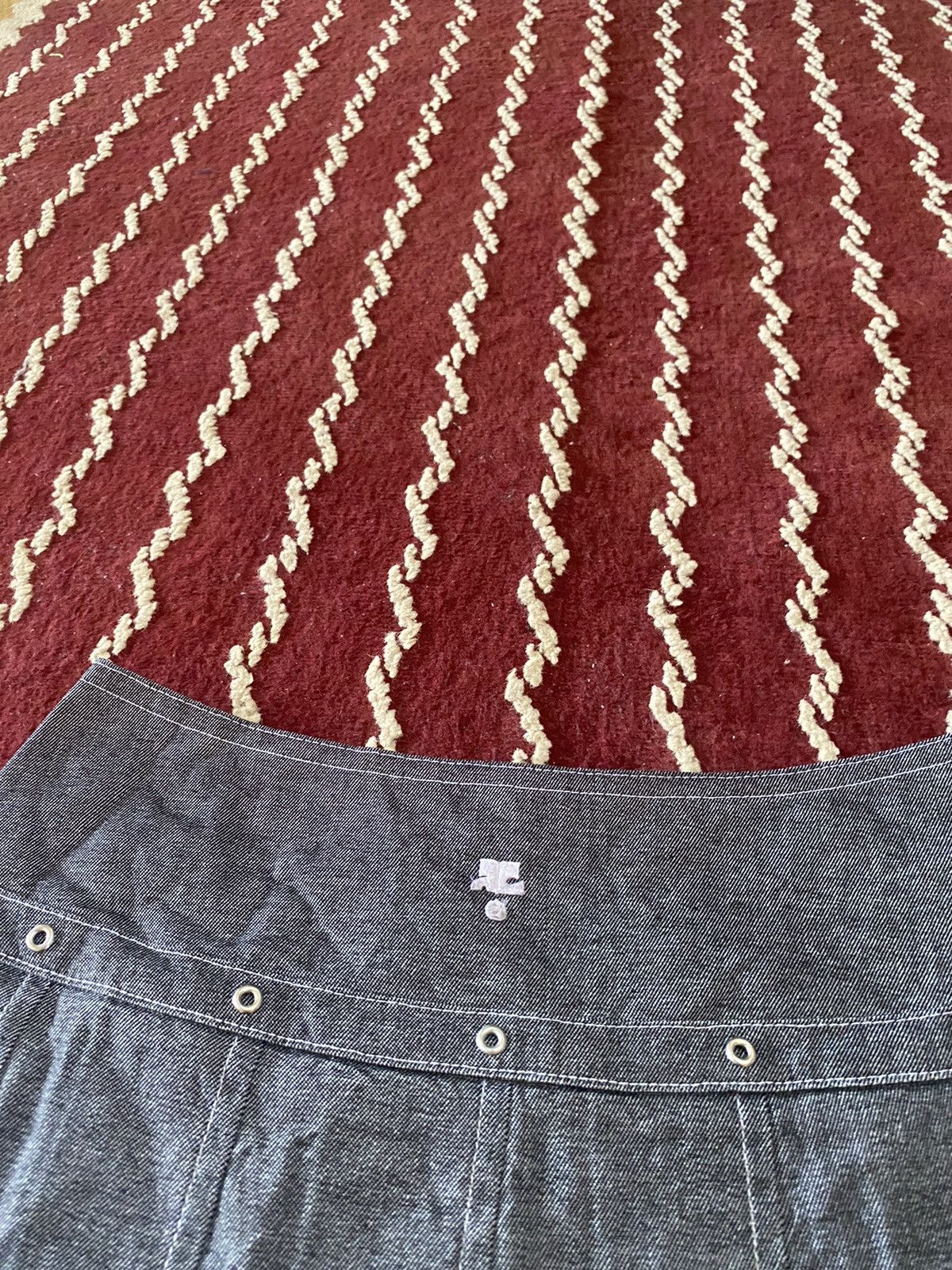 Courreges COURREGES PLEATED STYLE SKIRT Size 27" / US 4 / IT 40 - 2 Thumbnail