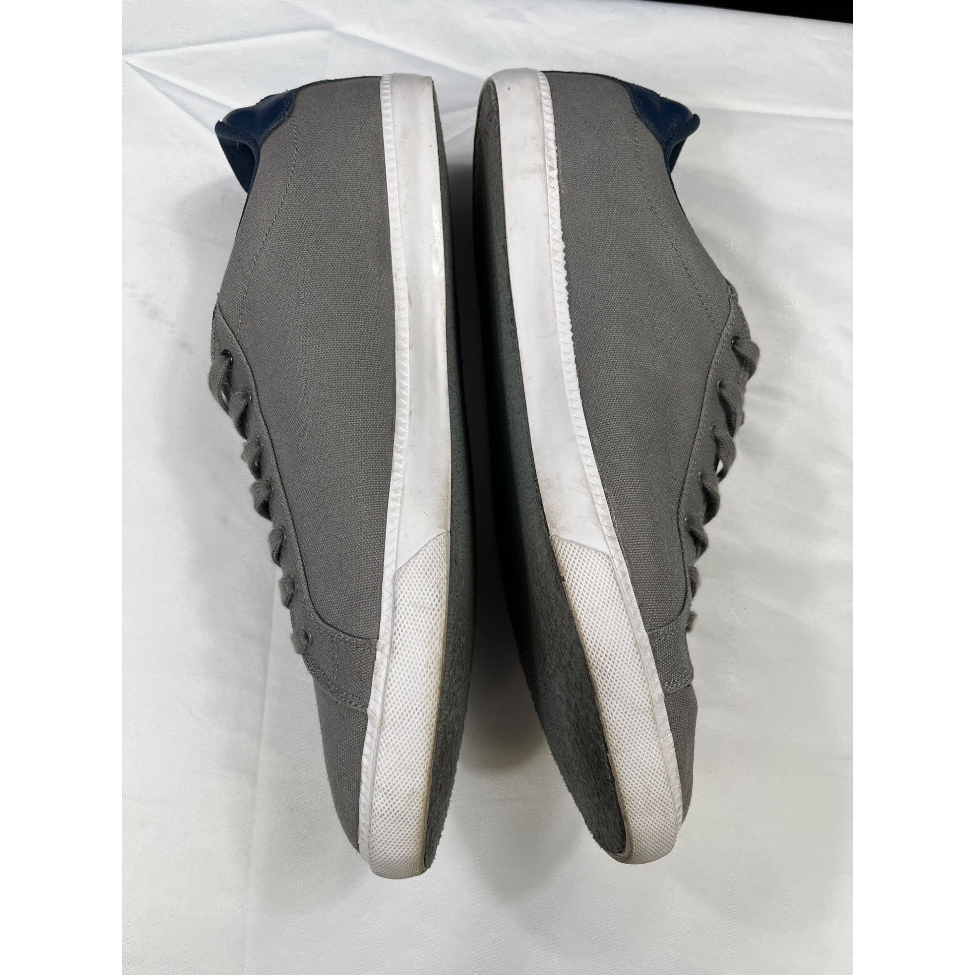 Lacoste Lacoste Mens Grey Canvas Sneakers Size 12 SKU 7449 Size US 12 / EU 45 - 2 Thumbnail