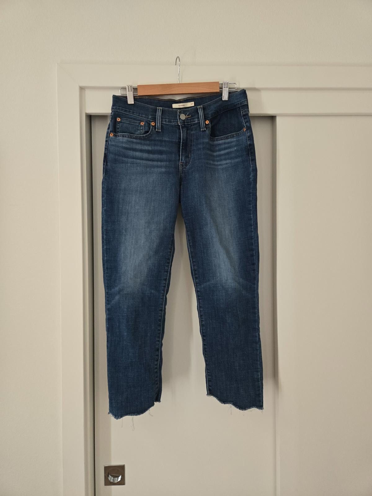 Levi's Levi's Cropped Boyfriend Distressed Jeans Size 27 Size 27" / US 4 / IT 40 - 1 Thumbnail
