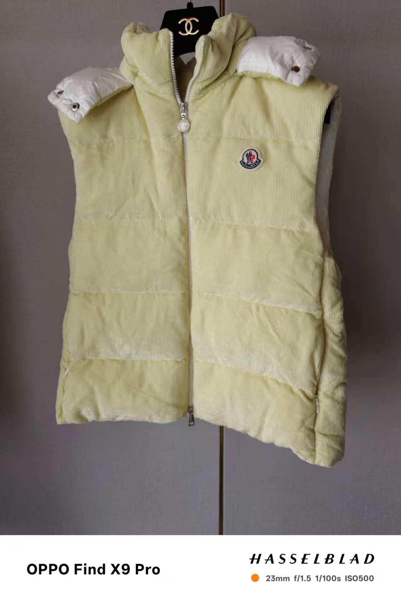 Moncler Moncler Vest Size M / US 6-8 / IT 42-44 - 1 Thumbnail
