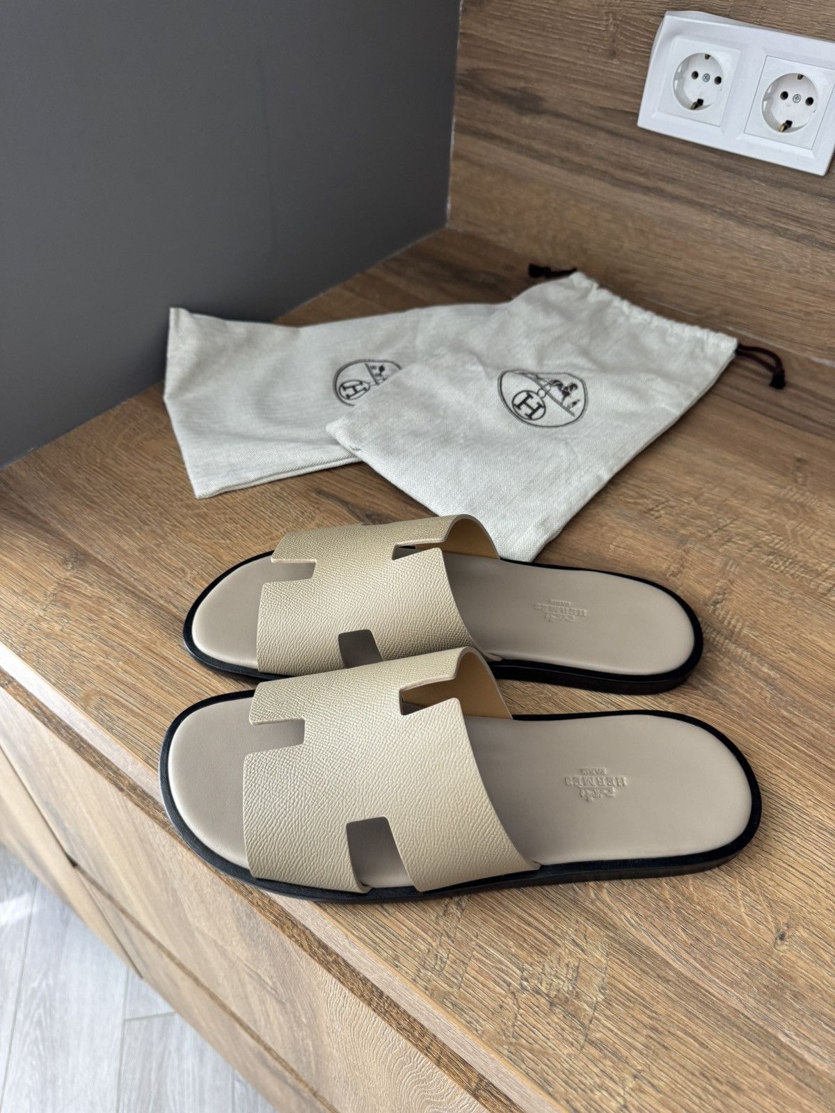 Hermes Hermès Oran Sandals - Black Calfskin Leather - EU 43 (US 10) Size US 10 / EU 43 - 2 Thumbnail