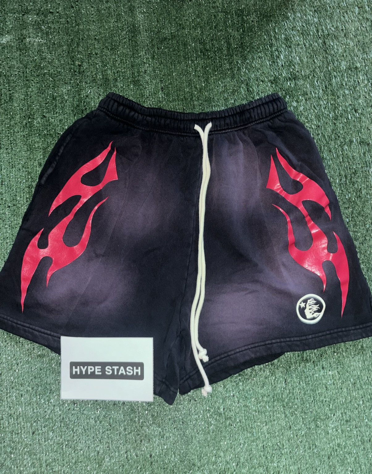 HELLSTAR Hellstar Black Purple Red Flame Shorts Size US 34 / EU 50 - 1 Thumbnail