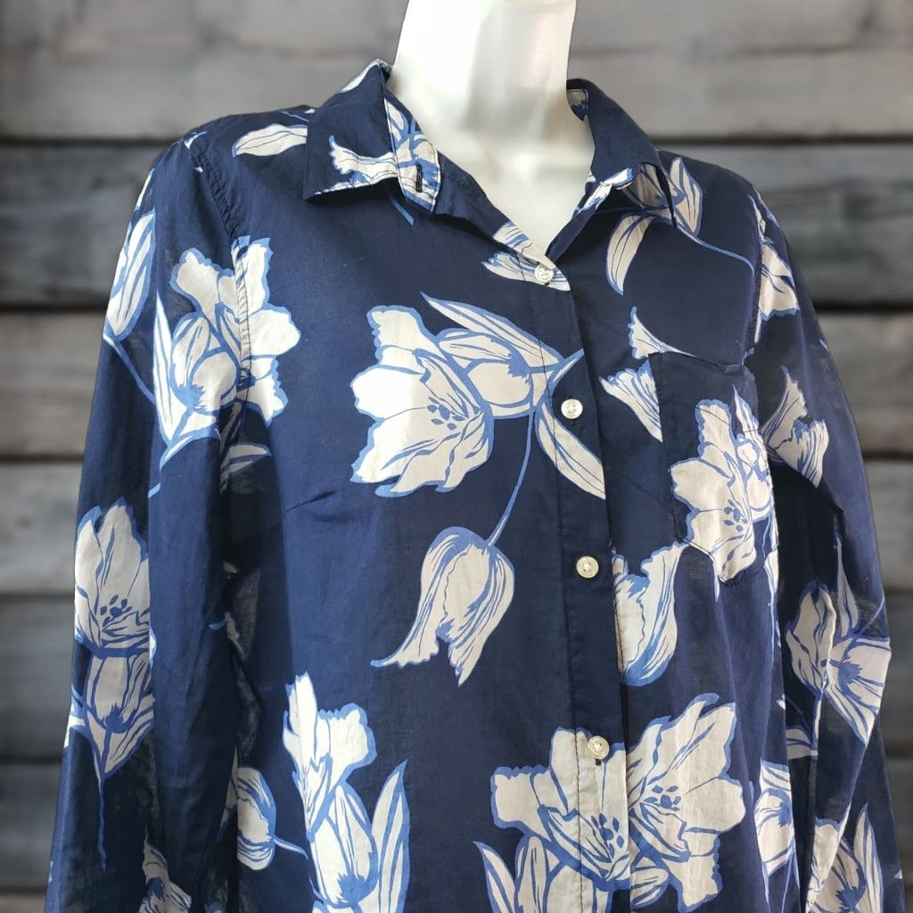Old Navy Old Navy Womens Button Front Shirt Sz Medium Blue White Floral Semi Sheer Cotton Shirt Women M Blue Floral 100% Cotton Button-Up Nongender? Size M / US 6-8 / IT 42-44 - 1 Thumbnail