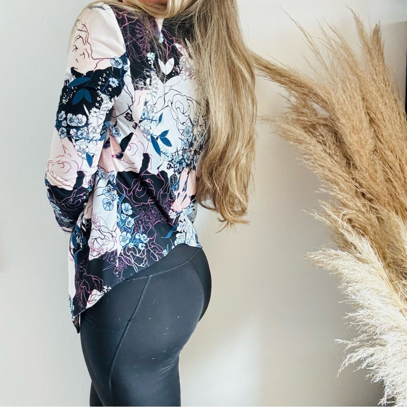 BCBGeneration BCBG Black White Pink Blue Floral Blazer $148 Jacket Sweater Size M / US 6-8 / IT 42-44 - 2 Thumbnail