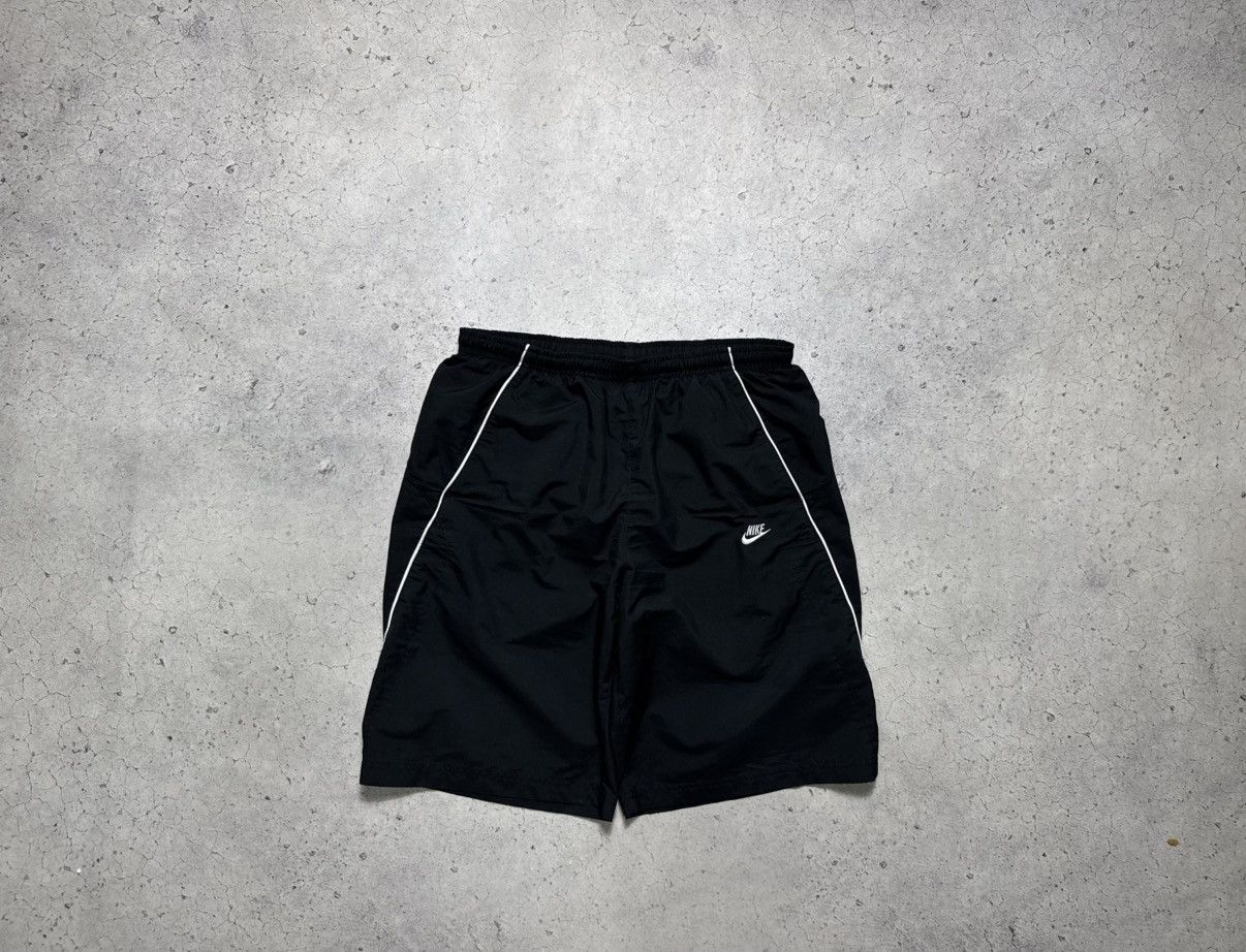 Nike Nike Vintage Nylon Shorts Black Size US 32 / EU 48 - 1 Thumbnail