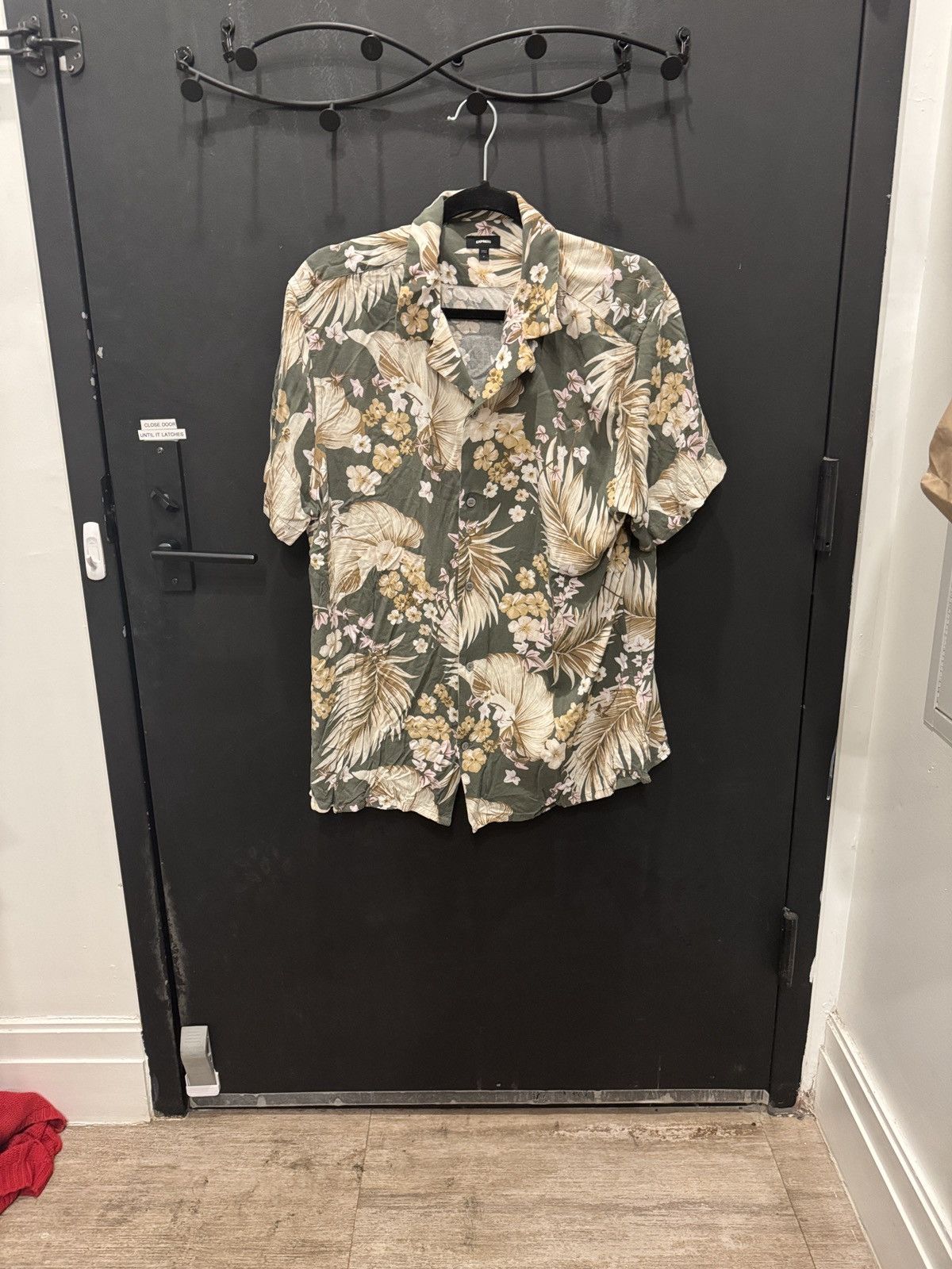 Express Express Tropical Floral Camp Collar Rayon Shirt L Size US L / EU 52-54 / 3 - 1 Thumbnail