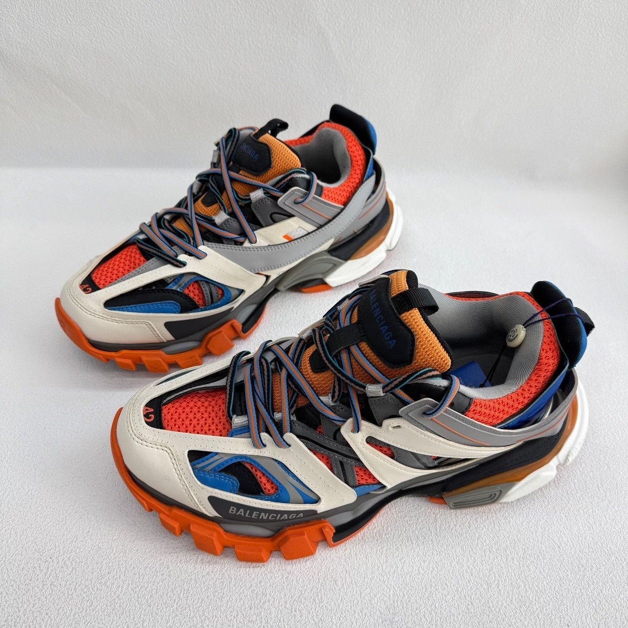 Balenciaga Balenciaga Multi Lowtop Sneakers 9 Men Size US 9 / EU 42 - 1 Thumbnail