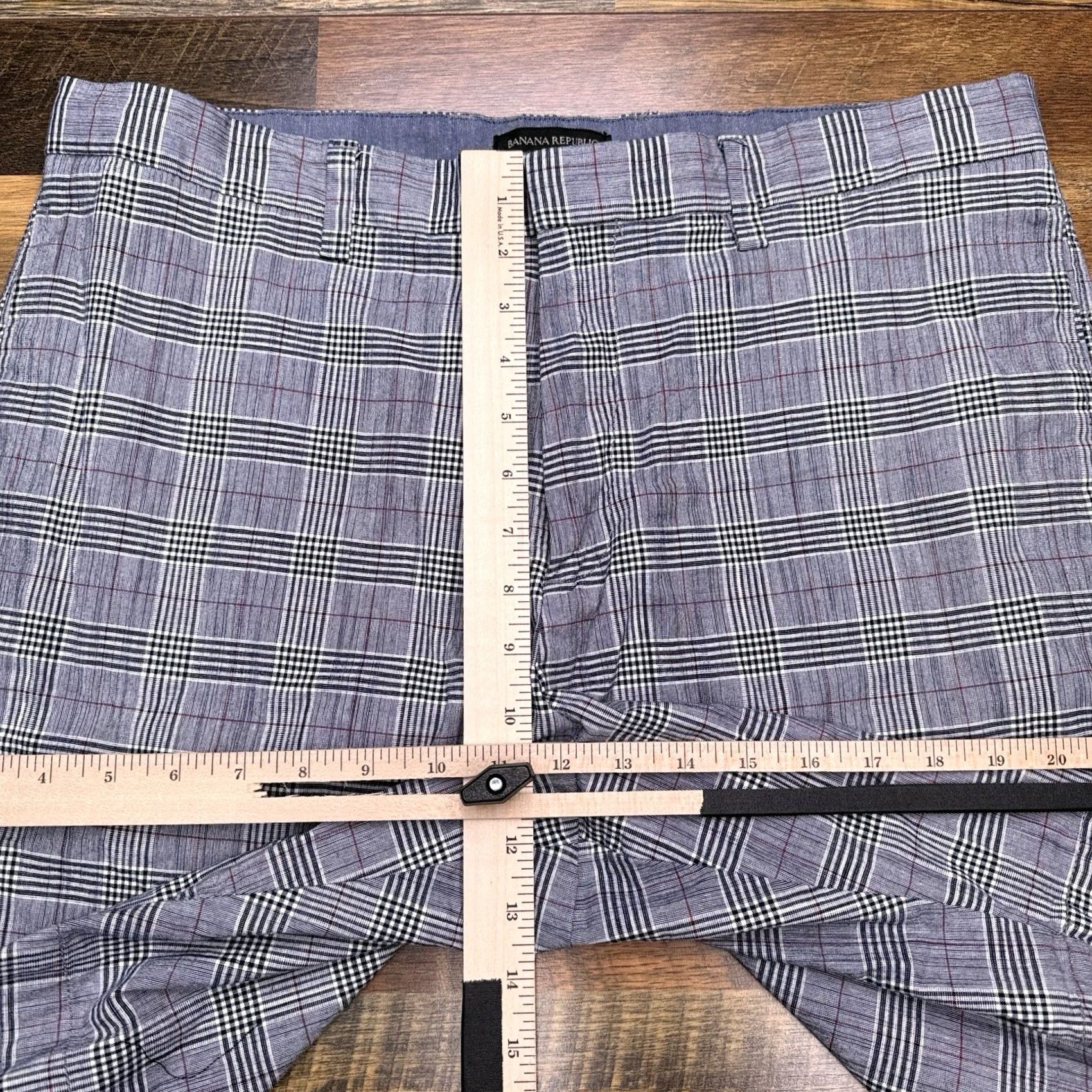 Banana Republic Banana Republic Aiden Club Shorts Mens 36 Gray Plaid Mid Rise Stretch Chino KnIT Breathable Casual 9 Inseam Flat Front Pocket Logo 2010s Mens Size US 36 / EU 52 - 7 Thumbnail