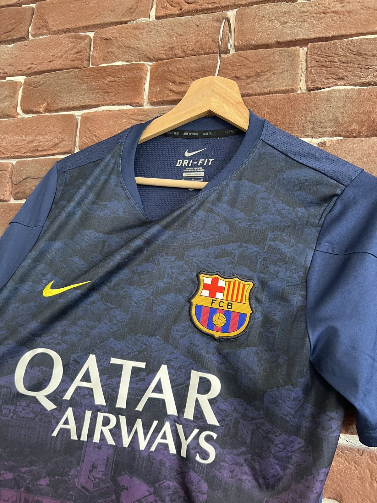 Nike Rare Vintage FC Barcelona Y2K Red Jersey Nike Swoosh Soccer Size US M / EU 48-50 / 2 - 4 Thumbnail