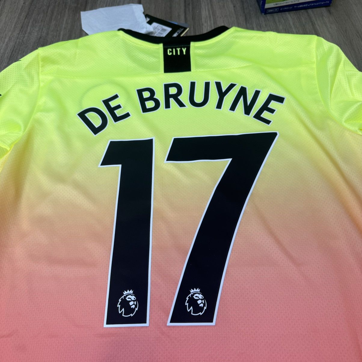 Puma Manchester City 19/20 L/S third away shirt #17 De Bruyne Size US S / EU 44-46 / 1 - 4 Thumbnail