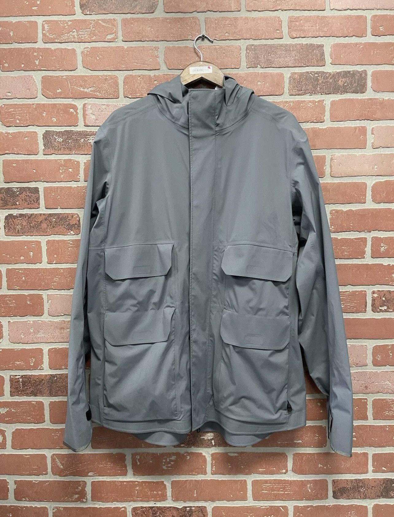 Canada Goose Size L - Canada Goose Reflective Mens Lightweight Jacket Size US L / EU 52-54 / 3 - 1 Thumbnail