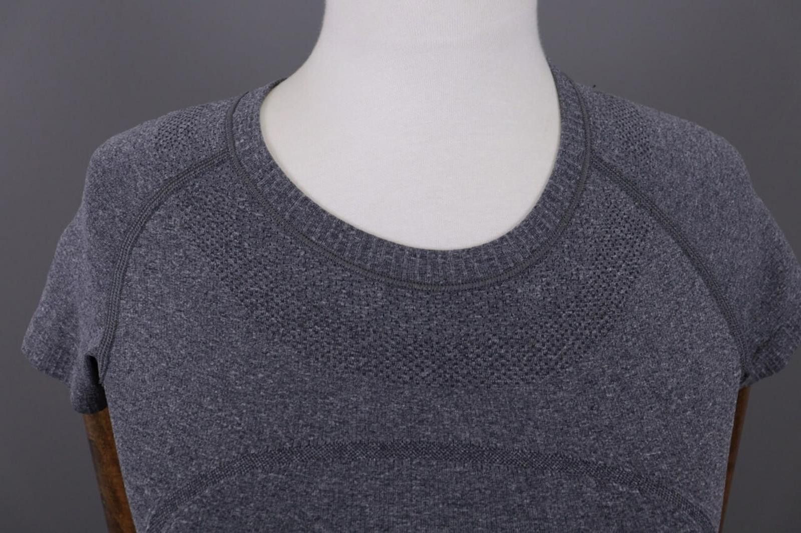 Lululemon Lululemon Athletica Gray Layer Top Pullover Shirt Size 4 Size S / US 4 / IT 40 - 3 Thumbnail