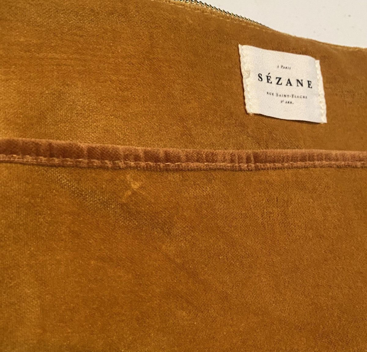 Sezane Sézane Paris crush velvet logo clutch pouch Ochre VGC Size ONE SIZE - 8 Thumbnail
