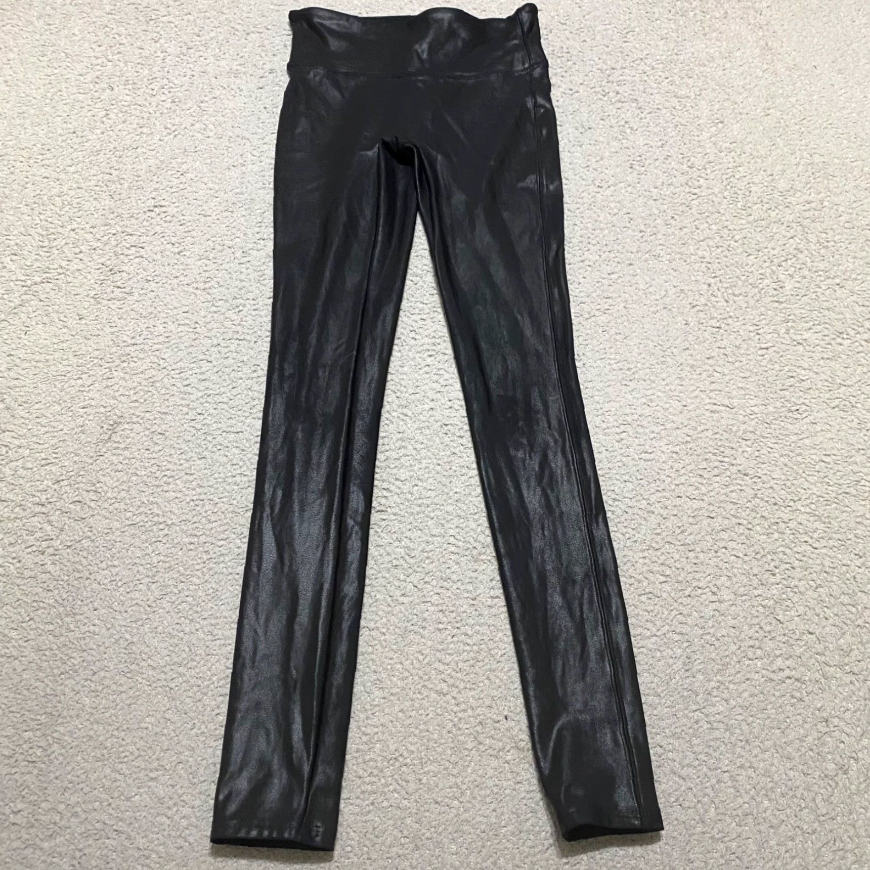 Spanx Spanx Pants Leggings Solid Black Faux Leather Mid Rise Ankle Womens XS Black Spanx Faux Leather Leggings >. Size 40" / US 18 - 2 Thumbnail