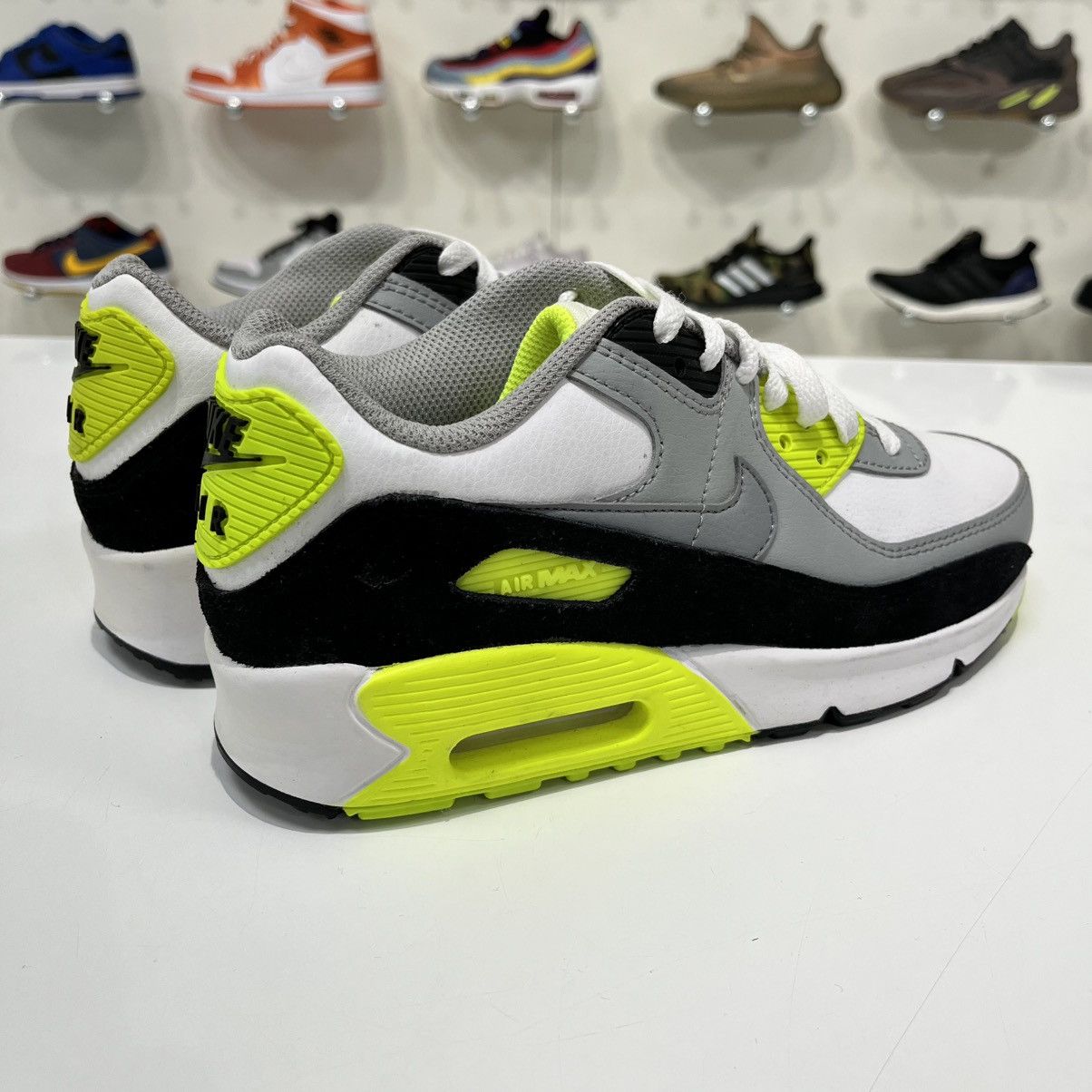 Nike Nike Air Max 90 OG Volt (GS) Size US 5 / EU 37 - 5 Thumbnail