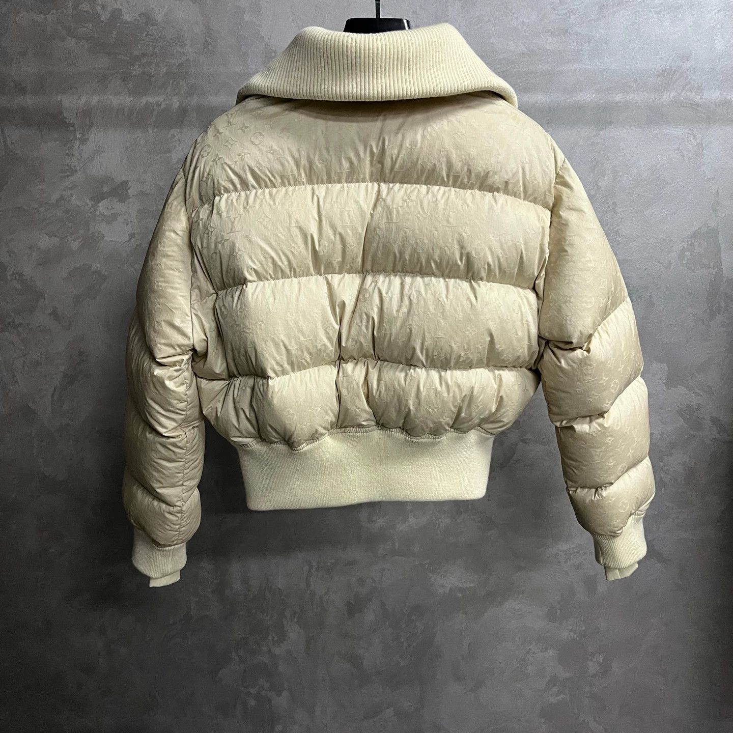 Louis Vuitton Off-white solid color lapel zip-up short long-sleeved jacket Size S / US 4 / IT 40 - 2 Thumbnail