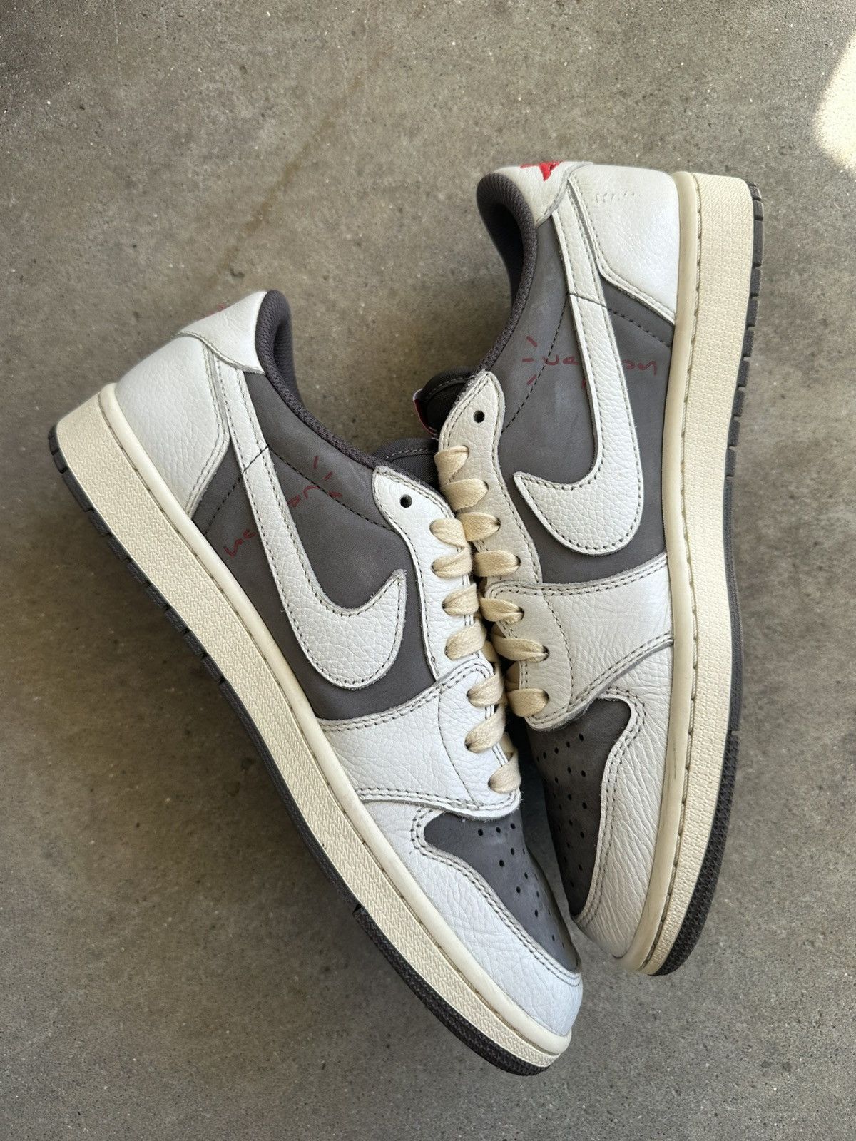 Jordan Brand × Travis Scott Jordan 1 Retro Low OG SP Travis Scott Reverse Mocha size 9 Size US 9 / EU 42 - 2 Thumbnail