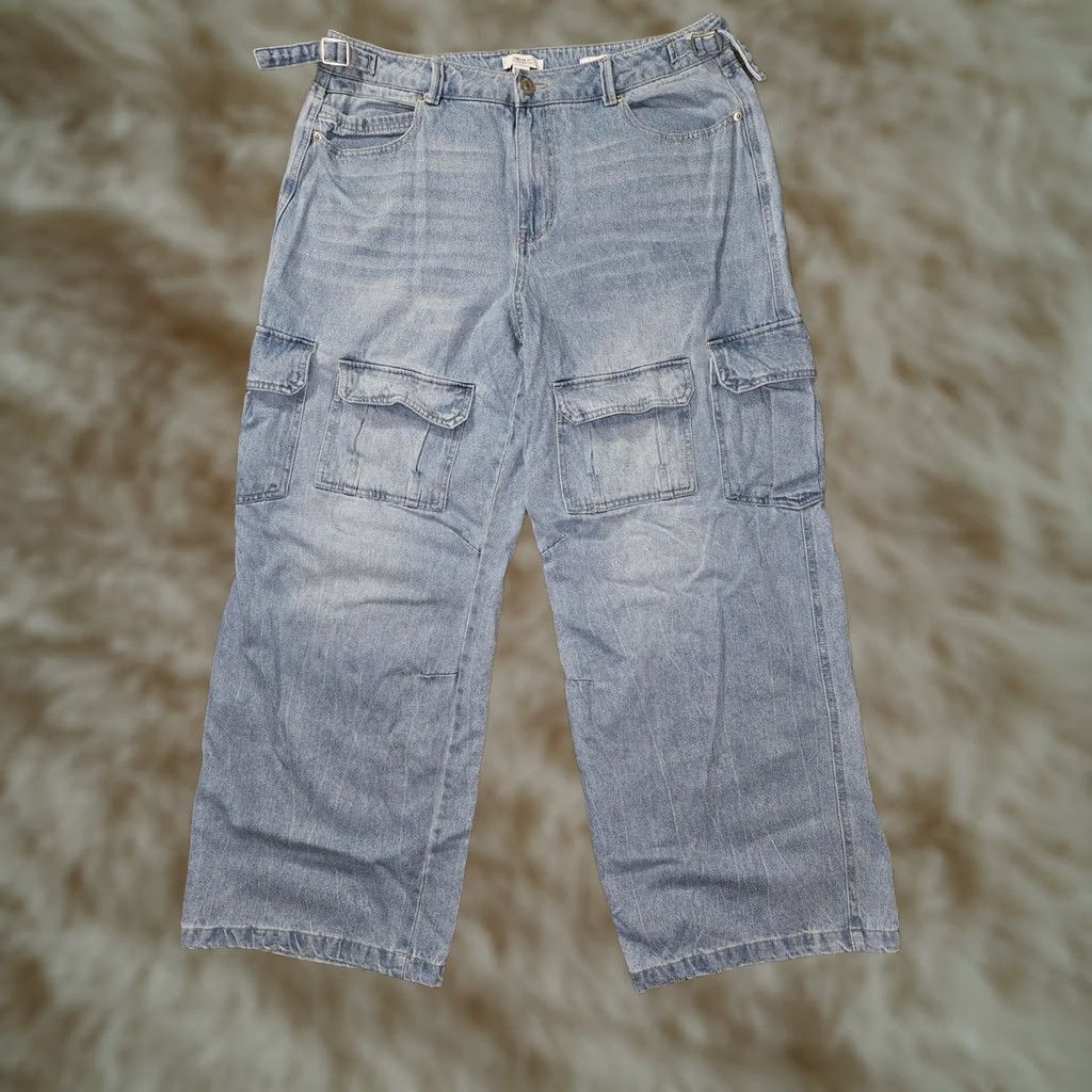 Forever 21 FOREVER 21 Premium Cargo Jeans Womens 14 Blue High Rise Wide Leg Denim Utility 90s College Hip Hop Baggy Trousers Mens? Size 36" / US 14 / IT 50 - 1 Thumbnail