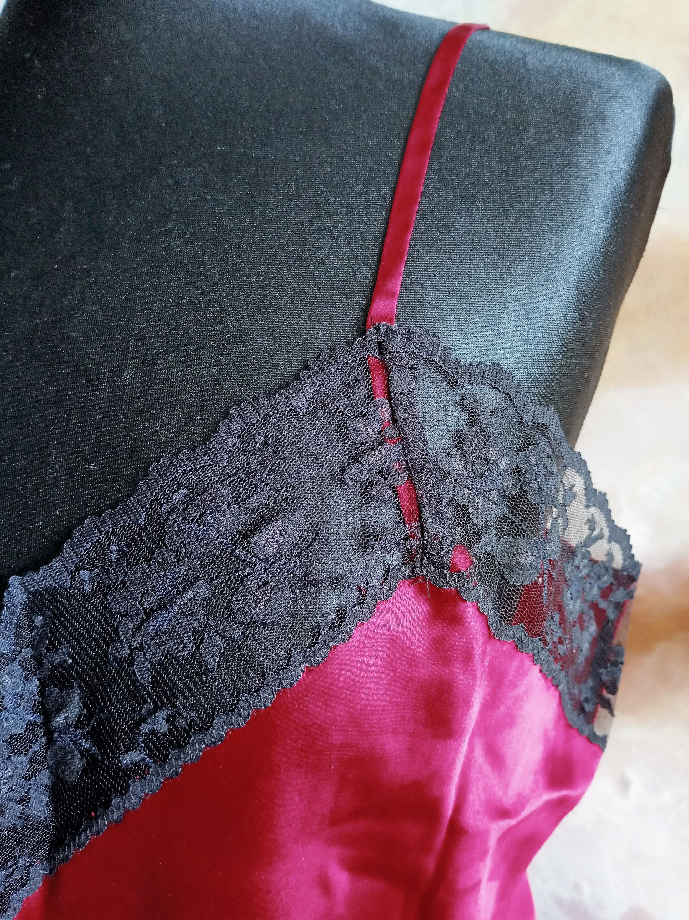 Vintage Red Silk Camisole with black lace Size ONE SIZE - 2 Thumbnail