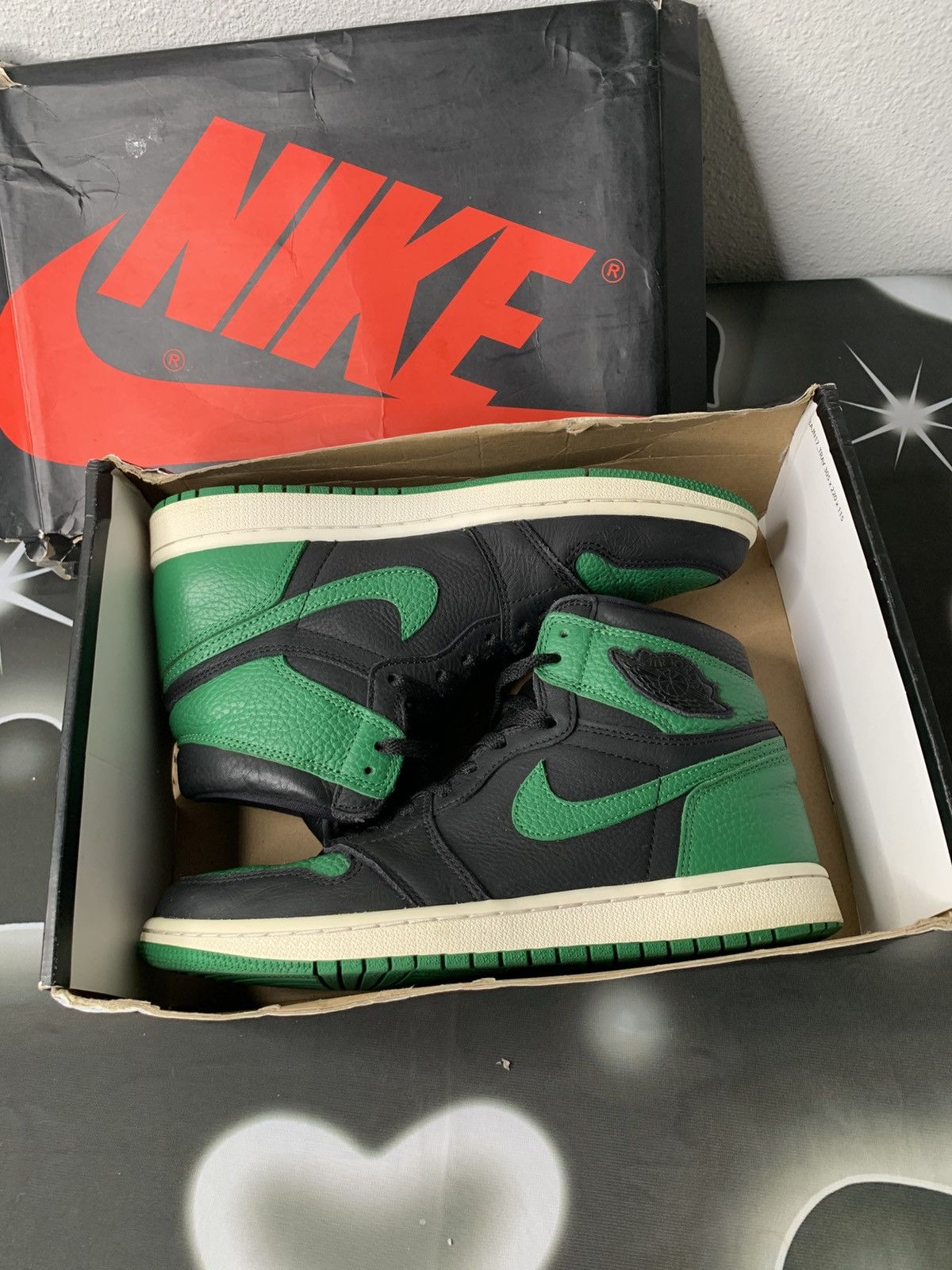Jordan Brand Air Jordan 1 Retro High Og Pine Green 2.0 Size US 8 / EU 41 - 1 Thumbnail