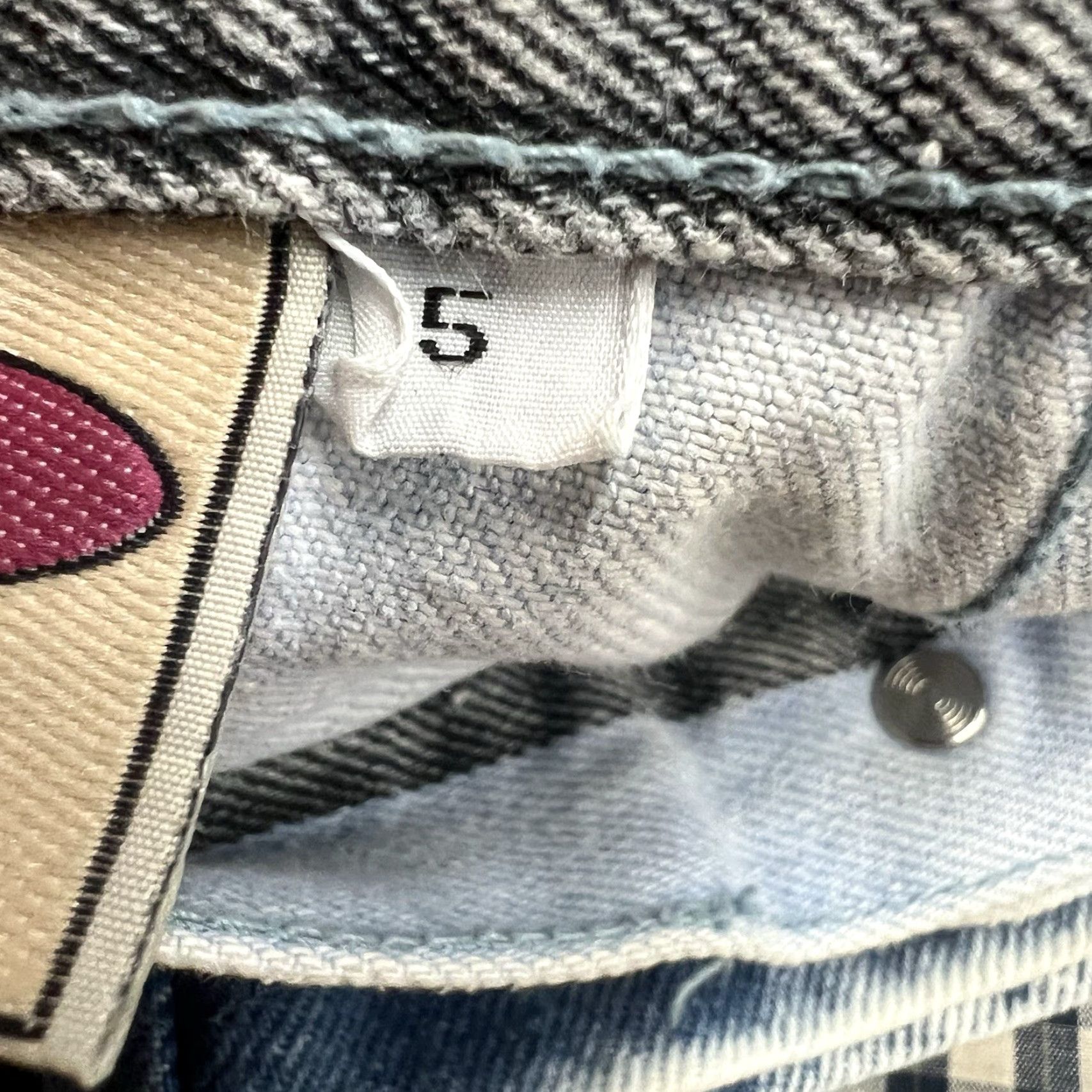 Denime RIO Striped Denim Shorts Womens Size 5 Blue Button Fly 2.0" Inseam 80s 90s Regular Fit Size 27" / US 4 / IT 40 - 5 Thumbnail