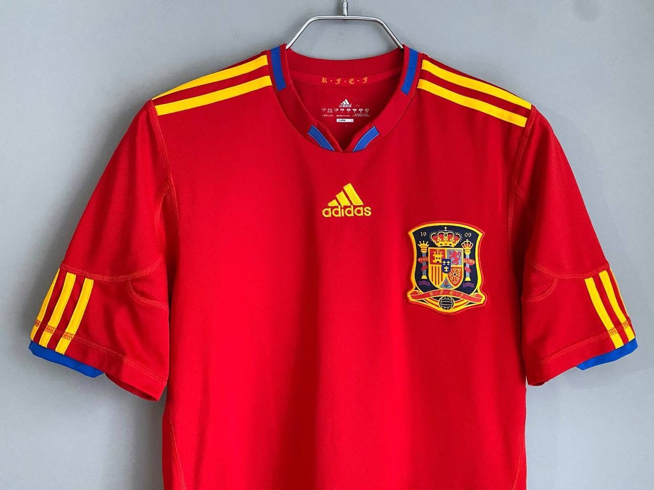 Adidas Adidas Spain National Team 2010/11 Home Soccer Jersey, S Size US S / EU 44-46 / 1 - 4 Thumbnail