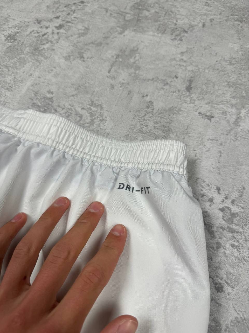 Nike Nike White Men Shorts Size L Size US 33 - 9 Thumbnail
