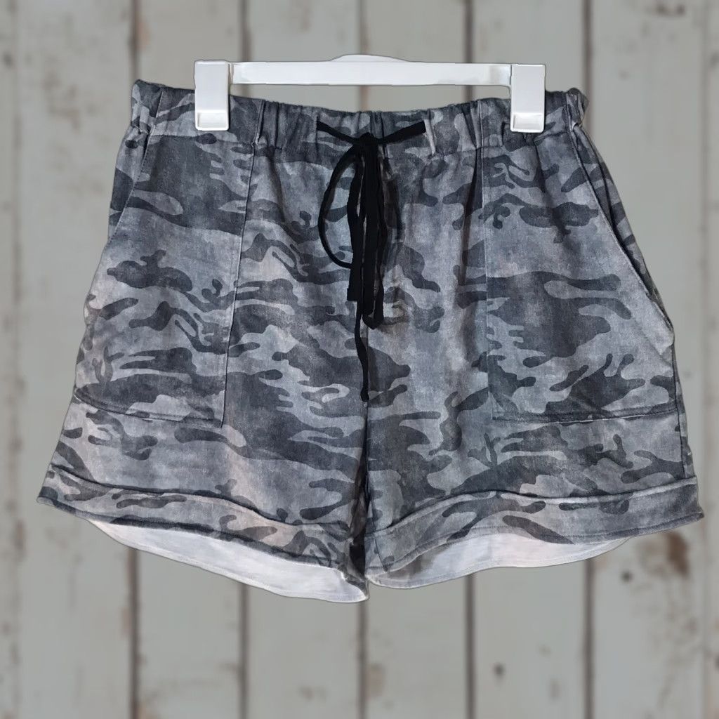 Vintage VINTAGE Gray Camo Drawstring Shorts Womens Size XL Casual Activewear Travel Summer Fall Lightweight Stretch Pockets Elastic Waist Size 40" / US 18 - 1 Thumbnail