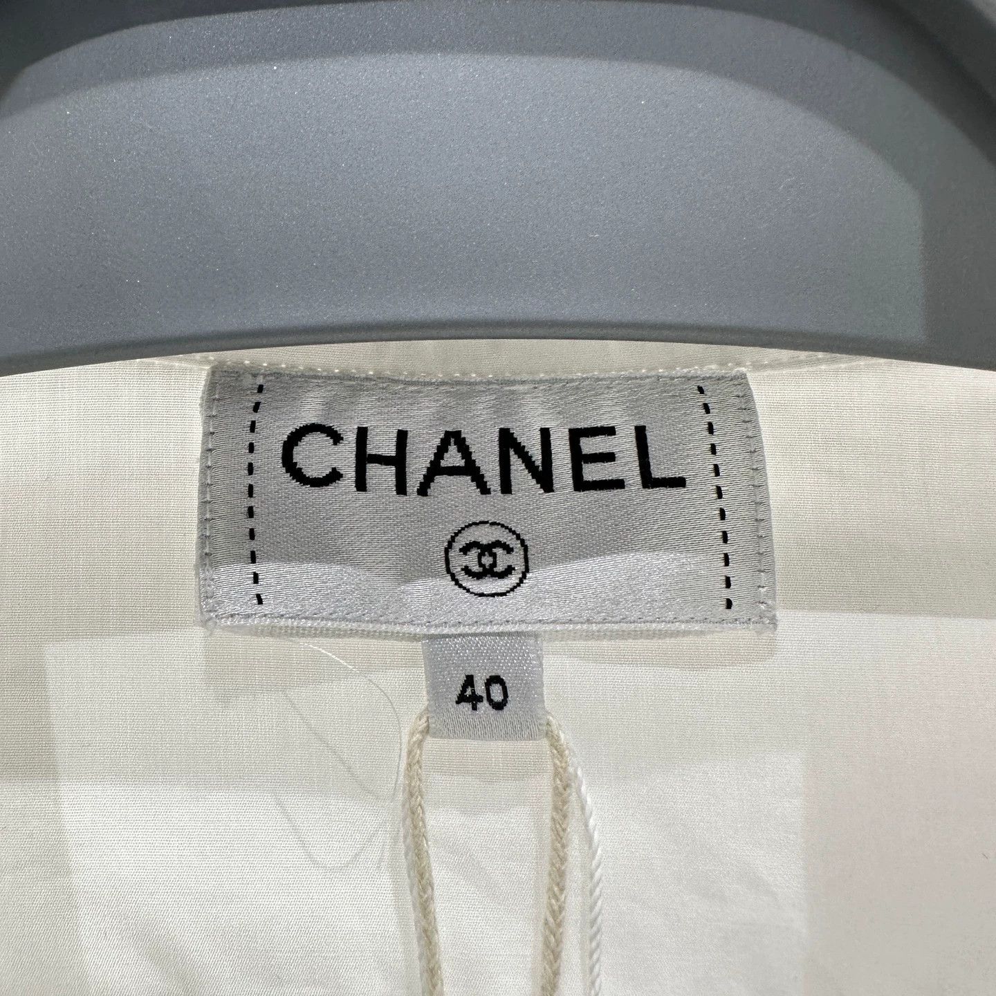 Chanel Chanel feb390 pearl button LS cotton shirt 40 Size M / US 6-8 / IT 42-44 - 3 Thumbnail