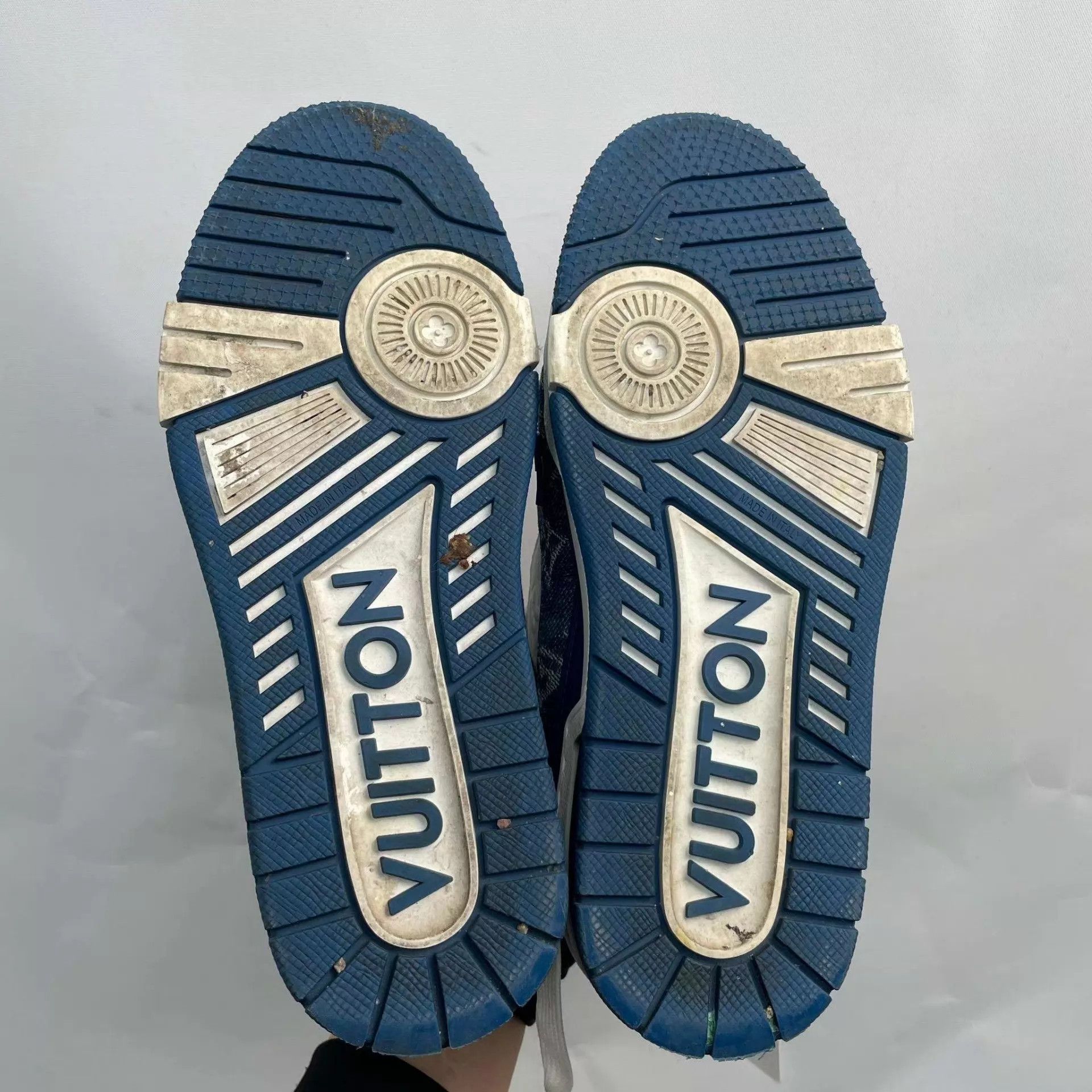 Louis Vuitton LV blue and white low-top sneaker 36.5 260226YJH7S03 Size US 6 / IT 36 - 3 Thumbnail