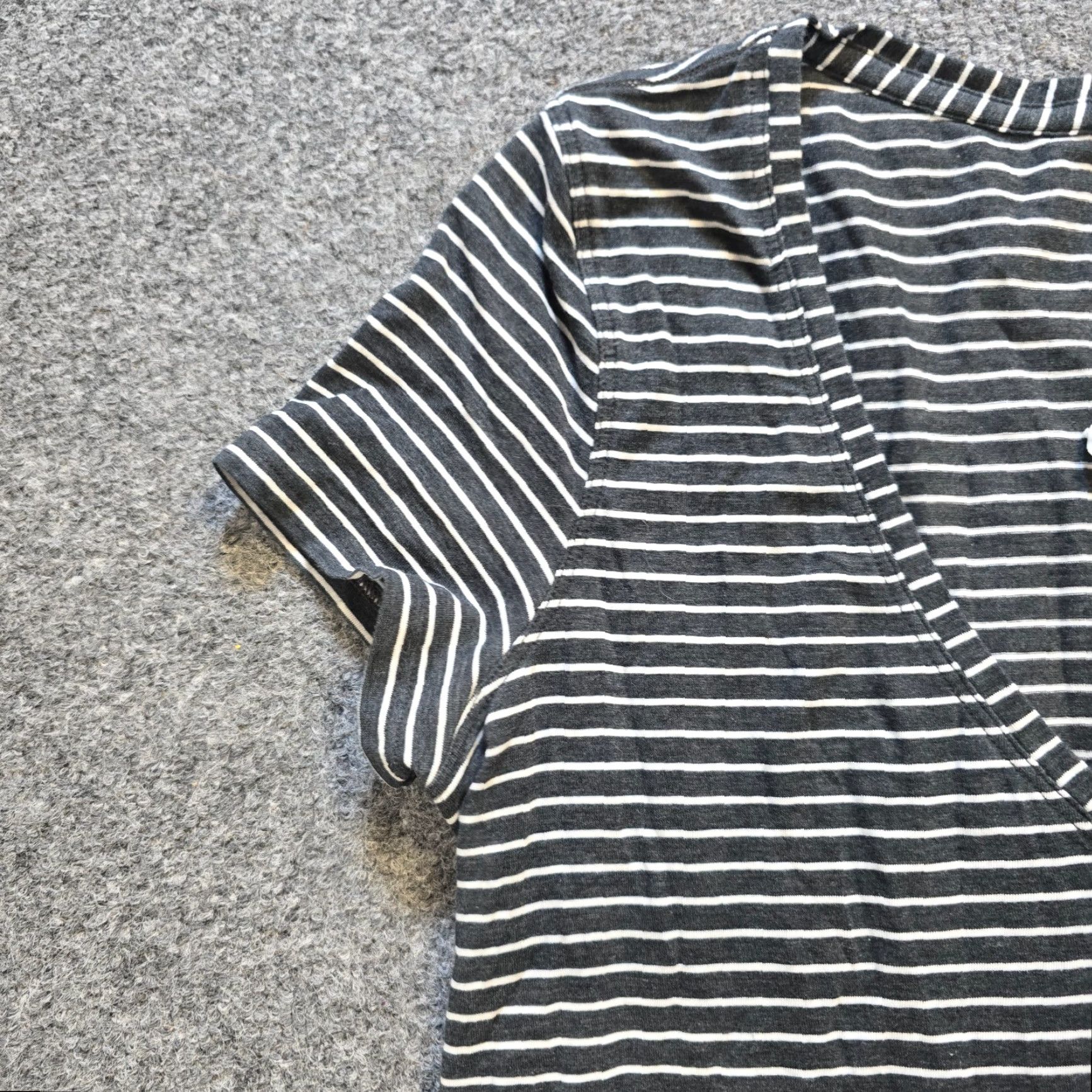 Lululemon Lululemon T-Shirt Womens Size 4 Black White Striped Love Tee Short Sleeve V-Neck Capsule Features Breathable Lightweight Stretch Regular Size S / US 4 / IT 40 - 3 Thumbnail