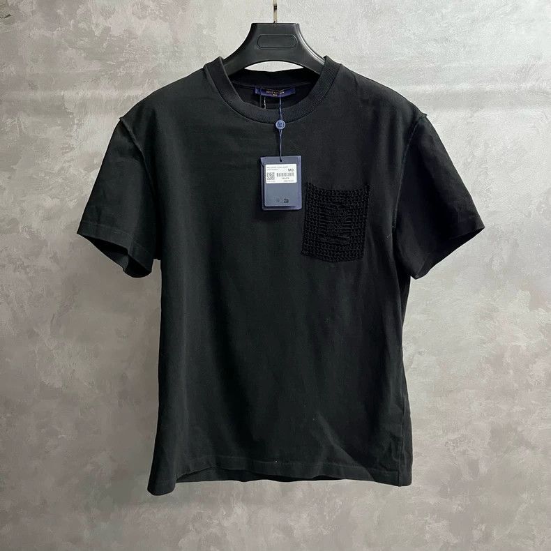 Louis Vuitton Louis Vuitton Black Crew Neck Pullover short sleeves Size US M / EU 48-50 / 2 - 1 Thumbnail