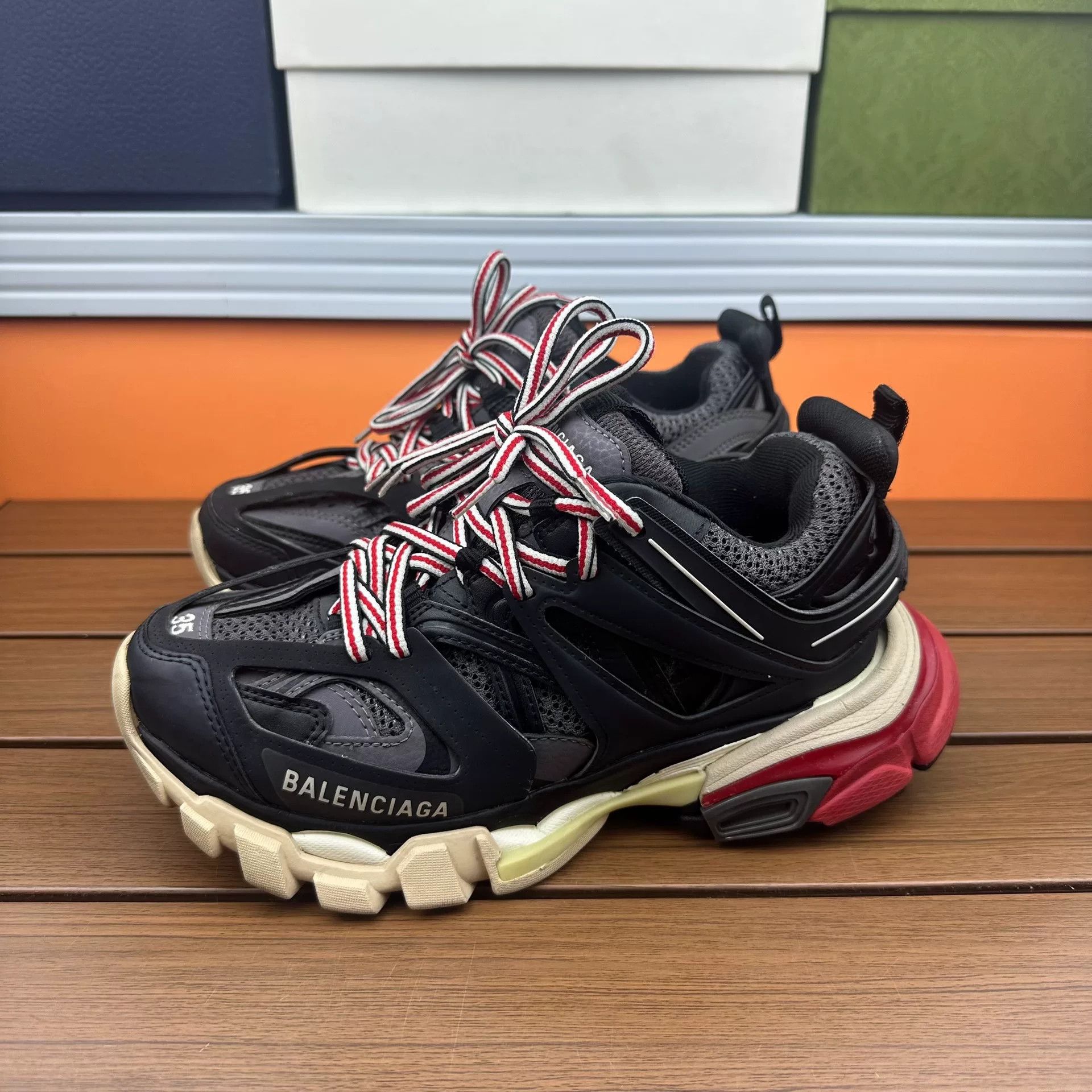 Balenciaga Balenciaga Black Lowtop Sneakers it_35 Women Size US 5 / IT 35 - 1 Thumbnail