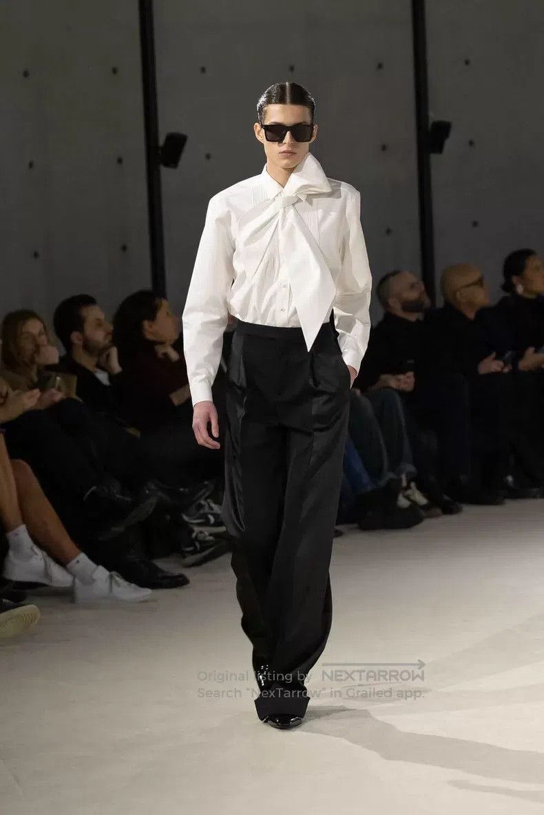 Saint Laurent Paris Saint Laurent Paris size 37 White Bowtie Accordion Shirt i Size US M / EU 48-50 / 2 - 7 Thumbnail