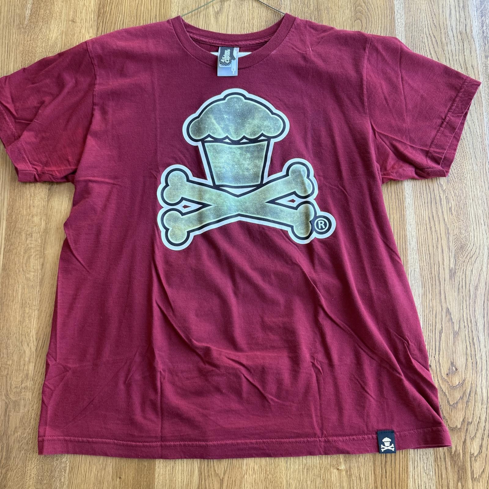 Johnny Cupcakes Johnny Cupcakes 49ers Crossbones T-Shirt size Large Size US L / EU 52-54 / 3 - 1 Thumbnail
