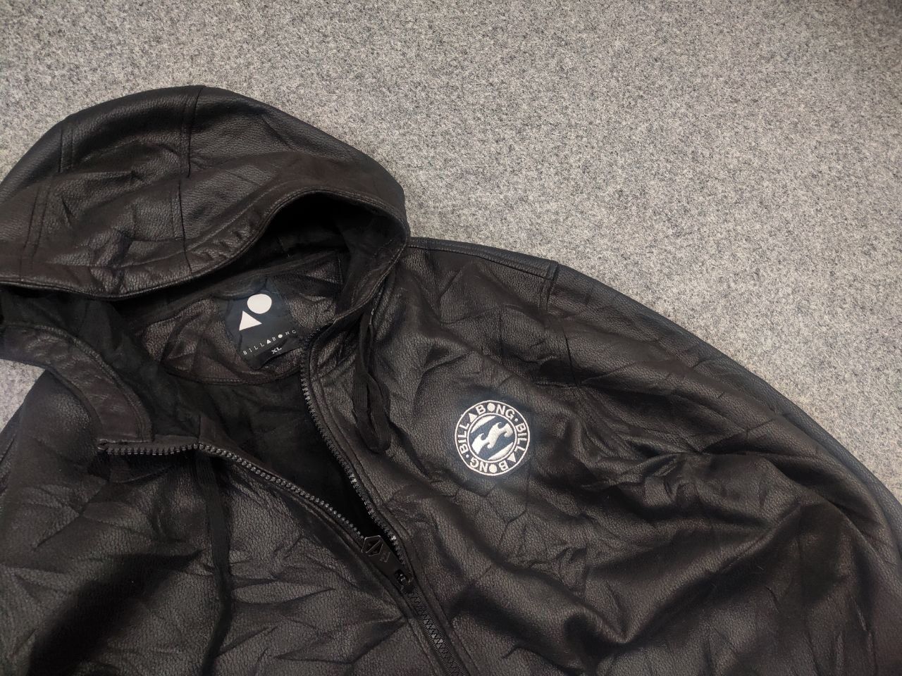 Billabong Billabong Faux Leather Black Bomber Hooded Jacket Vintage Size US XL / EU 56 / 4 - 5 Thumbnail
