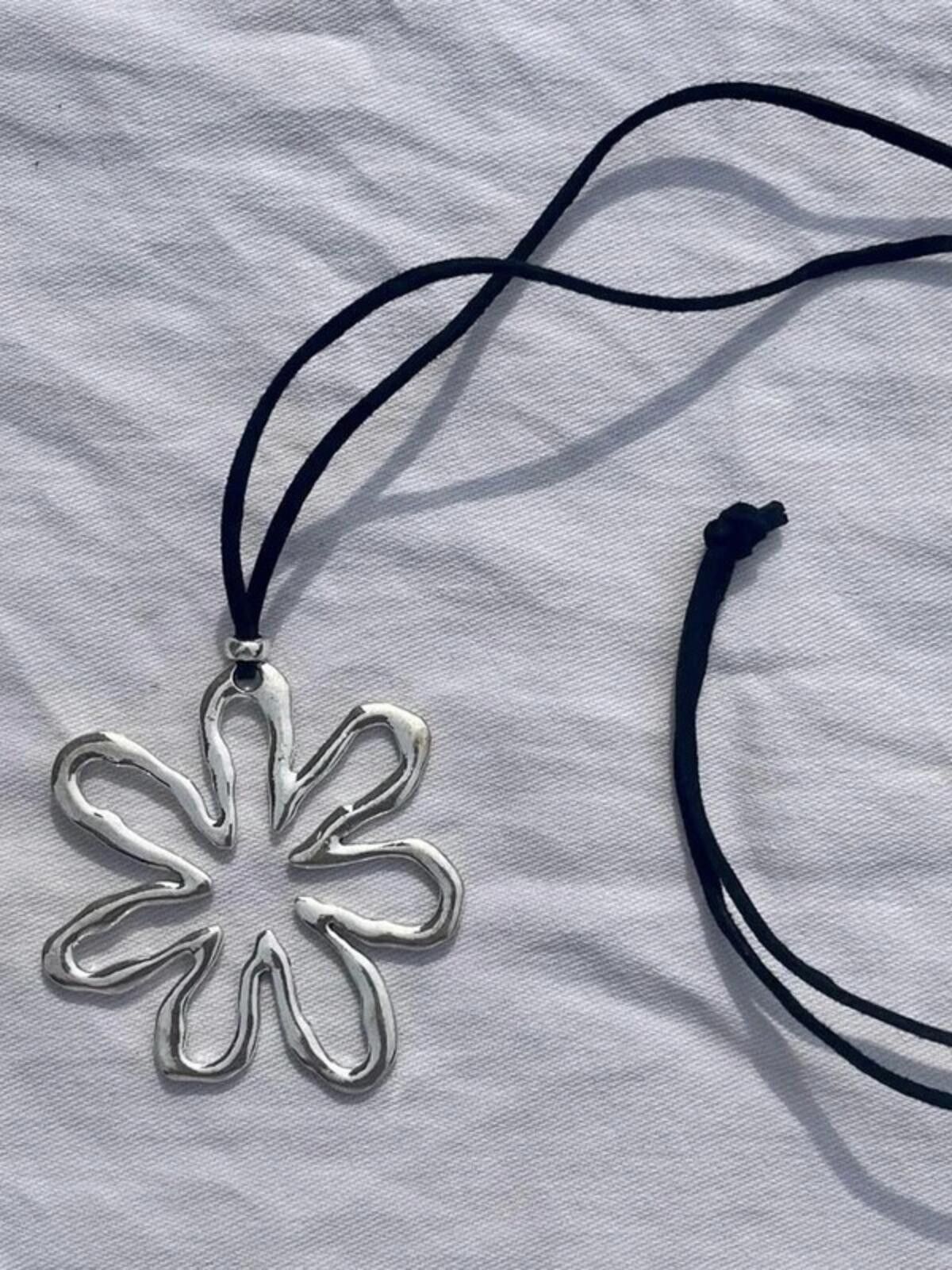 Other Silver plated spiral abstract pendant necklace Size ONE SIZE - 2 Thumbnail