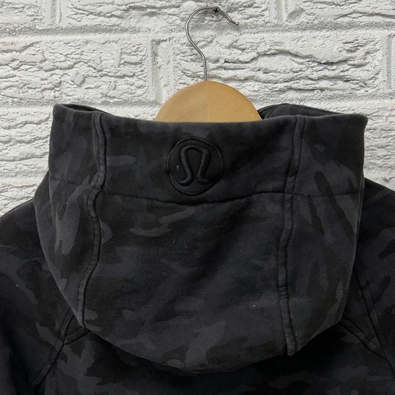 Lululemon Lululemon Black Camo Scuba Hoodie Zip Up Size 4 Size S / US 4 / IT 40 - 5 Thumbnail