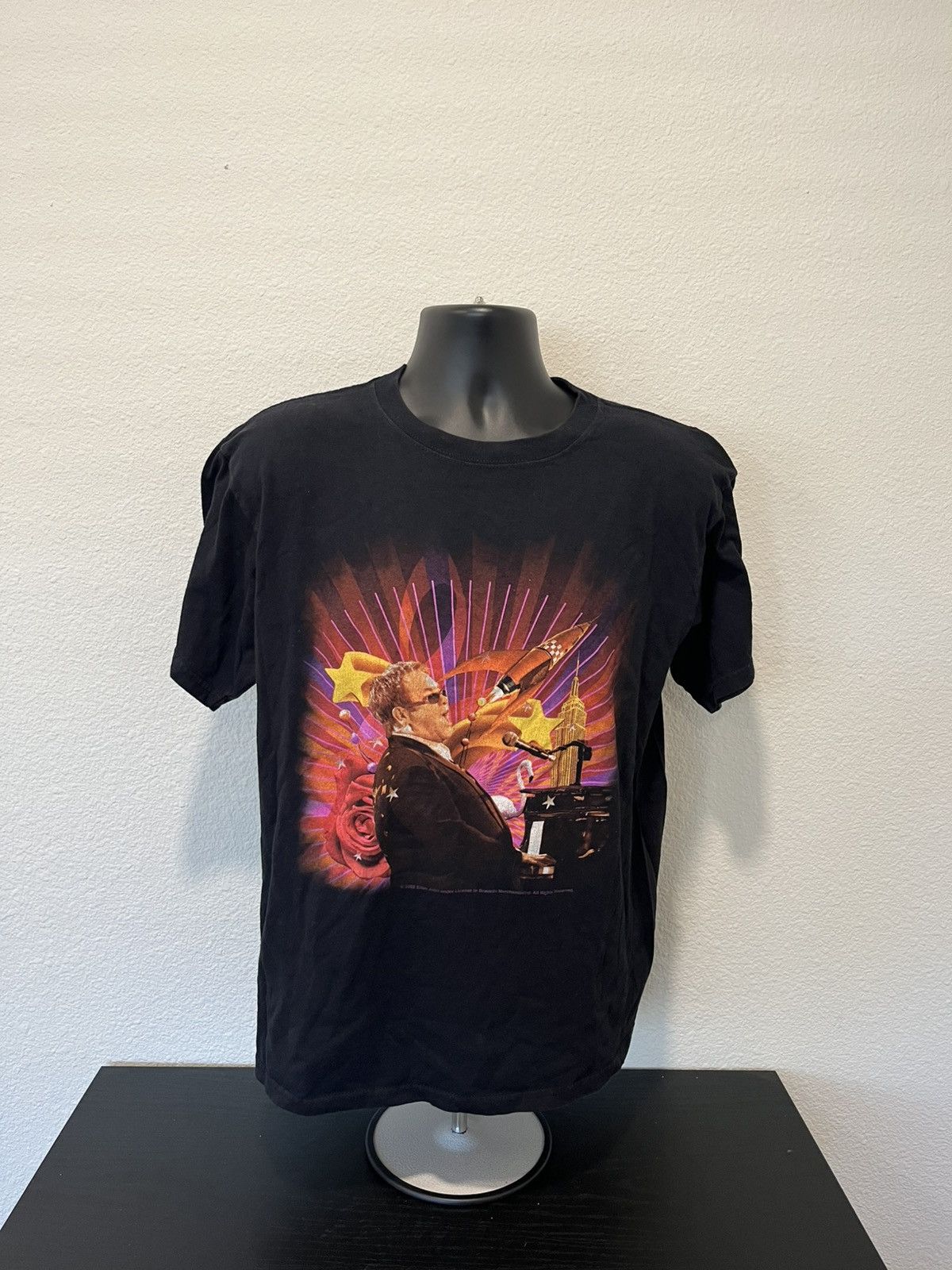 Vintage Y2K Elton John rocket man tour shirt Size US L / EU 52-54 / 3 - 1 Thumbnail