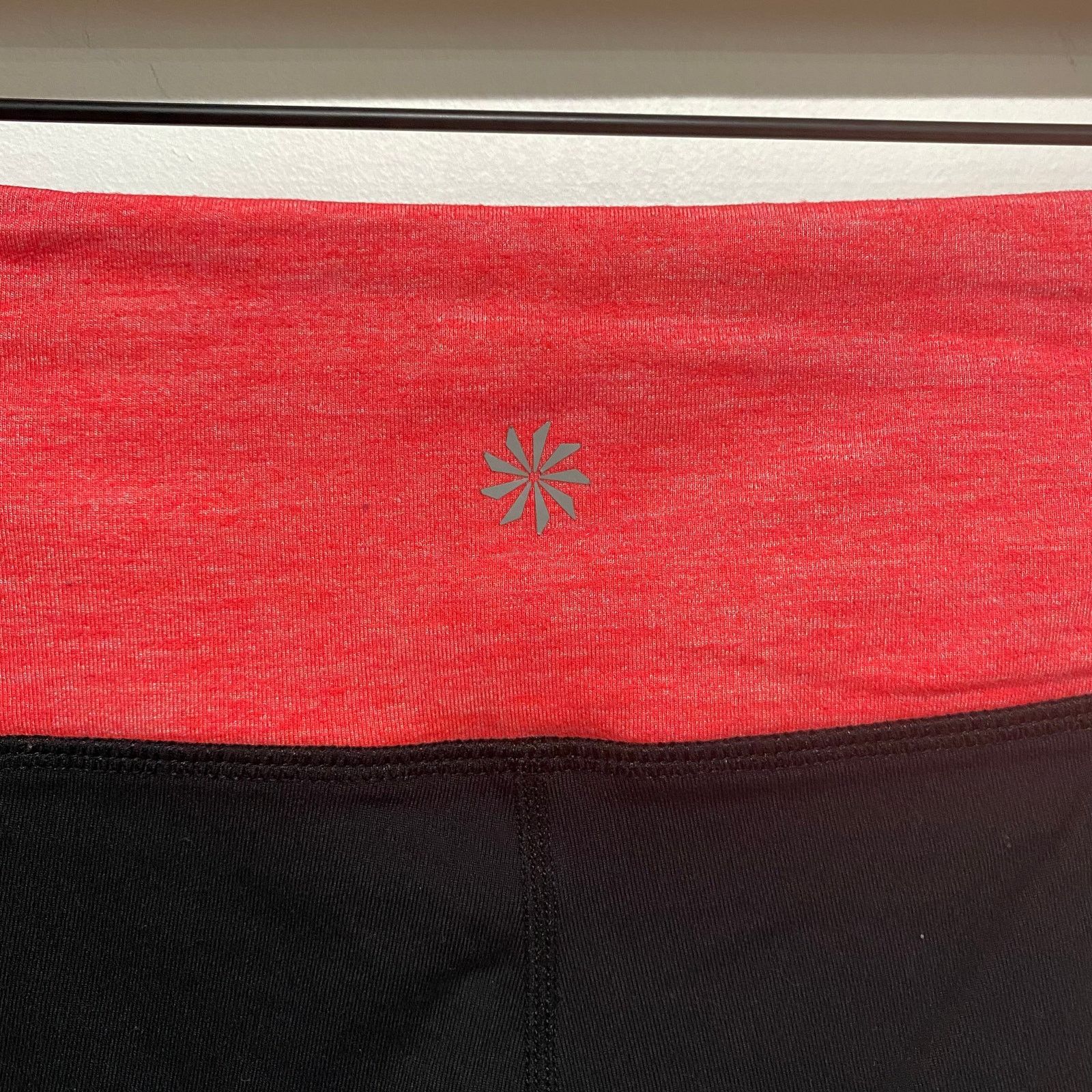 Athleta Athleta Pink Striped Cropped Leggings SP Size 27" / US 4 / IT 40 - 2 Thumbnail