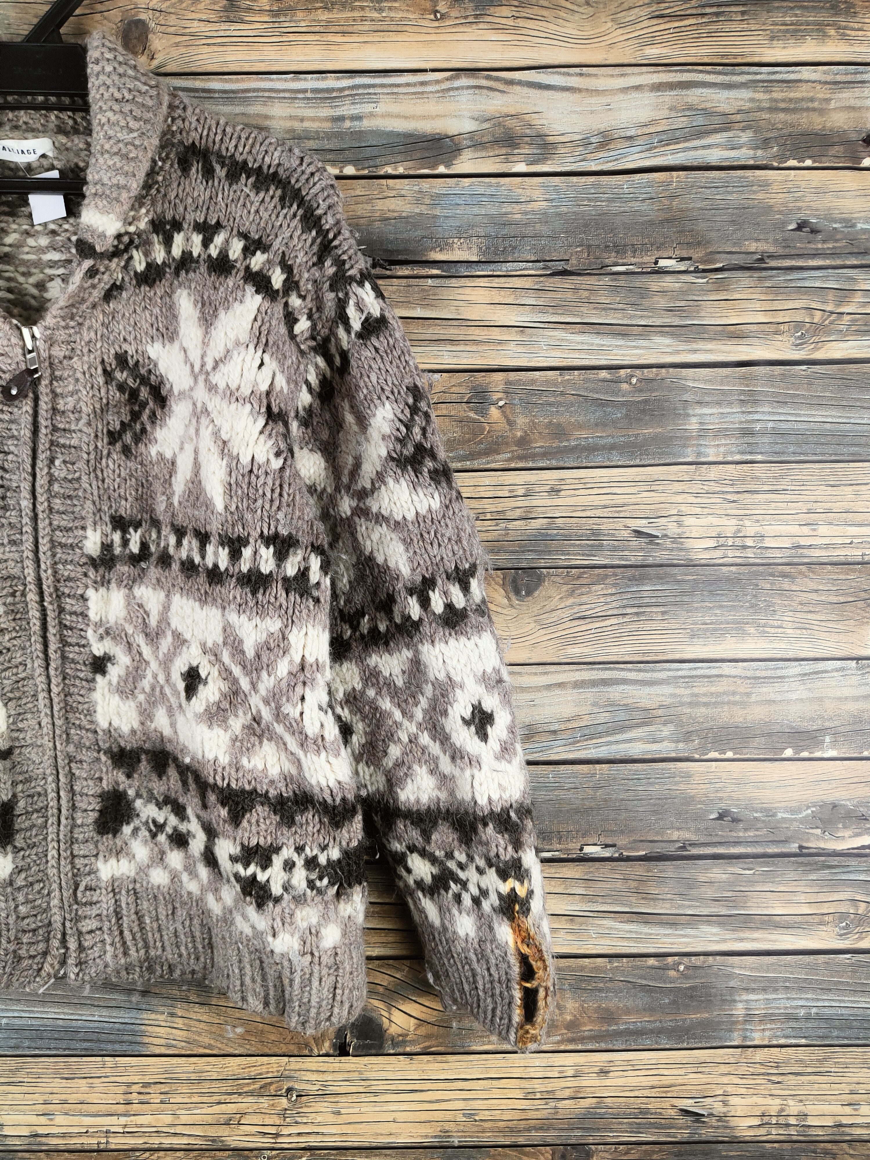 Handmade Dl Alliage Light Brown Knitwear Sweaters #46-603 Size US S / EU 44-46 / 1 - 5 Thumbnail