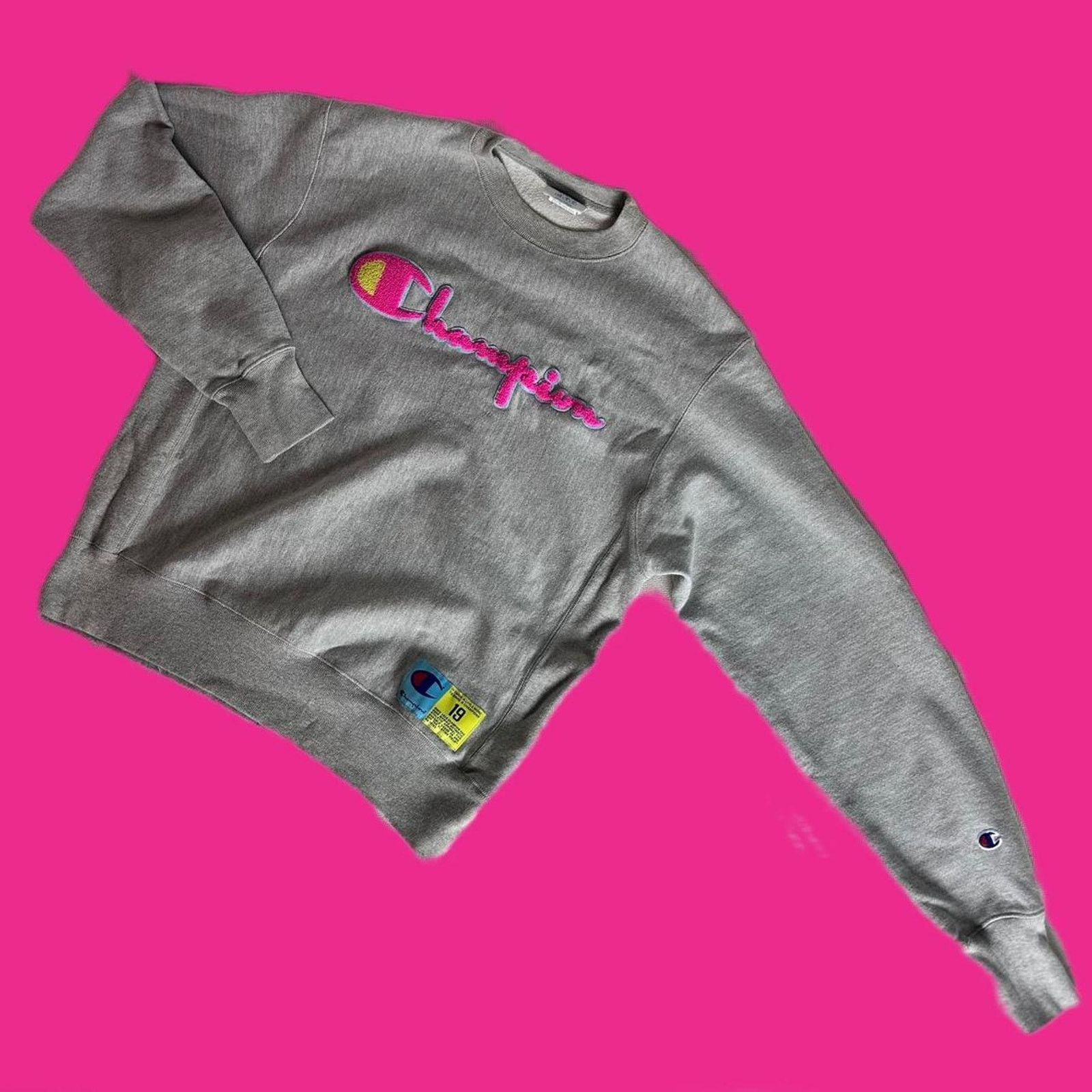 Champion Champion Limited Edition Reverse Weave Crewneck Pink Logo Size M / US 6-8 / IT 42-44 - 1 Thumbnail