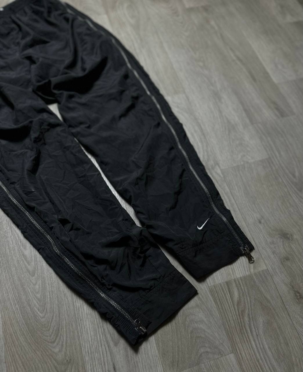 Vintage Vintage Nike Nylon Track Pants Swoosh Logo Sweatpants Size US 32 / EU 48 - 4 Thumbnail