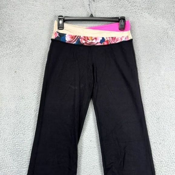 Lululemon Lululemon Athletica Flared Hiking Pant Womens 6 Reg Black Floral Stretch Outdoor Pants Athletic Womens 6 Reg Black Size 28" / US 6 / IT 42 - 3 Thumbnail