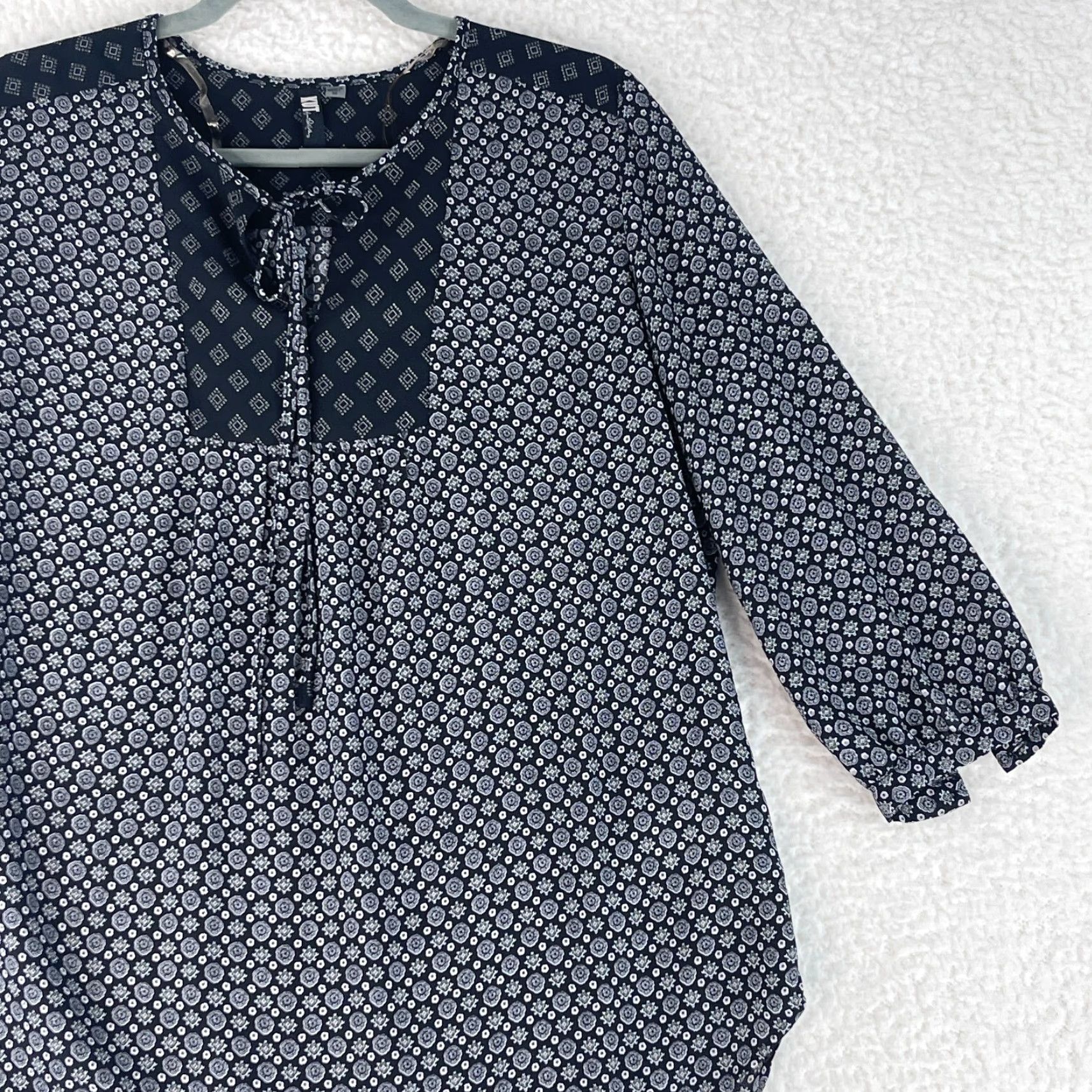 Vintage Kut from the Kloth Black Shirt Womens Medium Tie Neck 3/4 Sleeve Lightweight Blouse Size M / US 6-8 / IT 42-44 - 3 Thumbnail